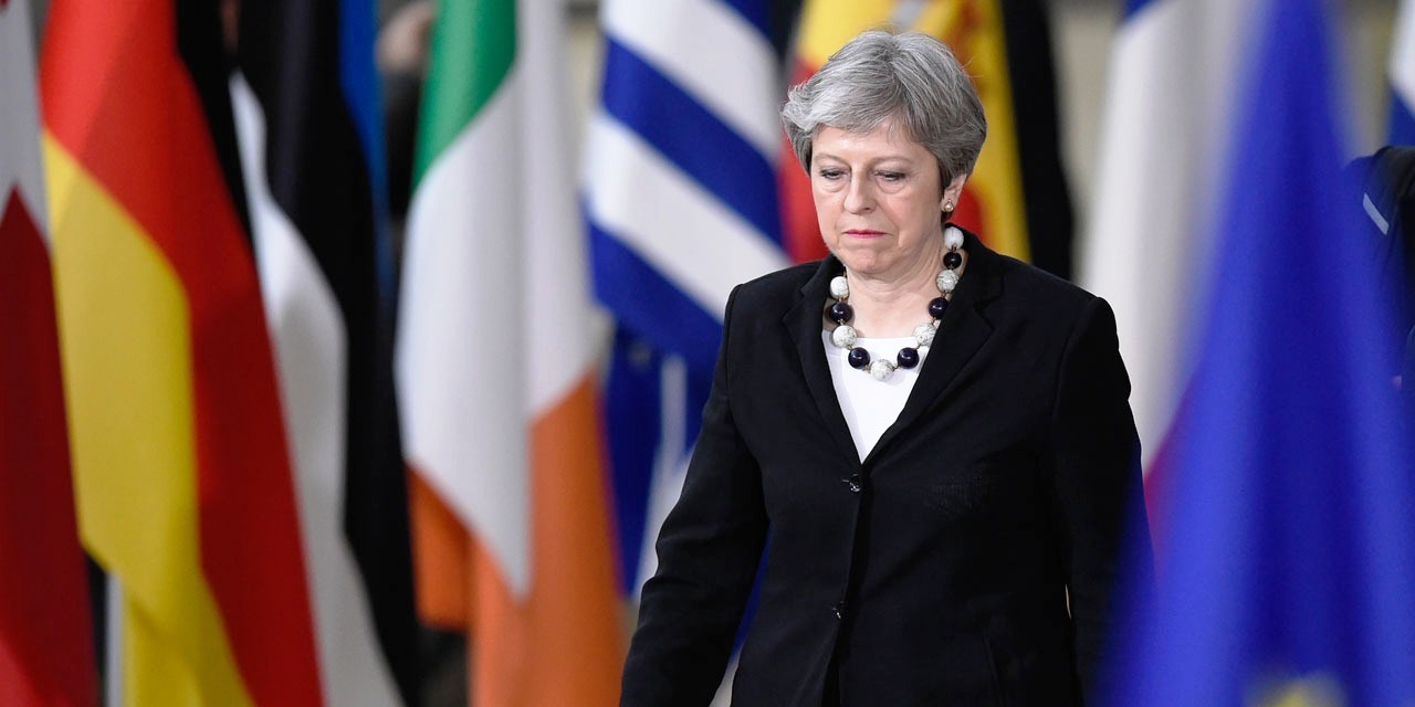 رئيسة الوزراء البريطانية تيريزا ماي تواجه فترة عصيبة