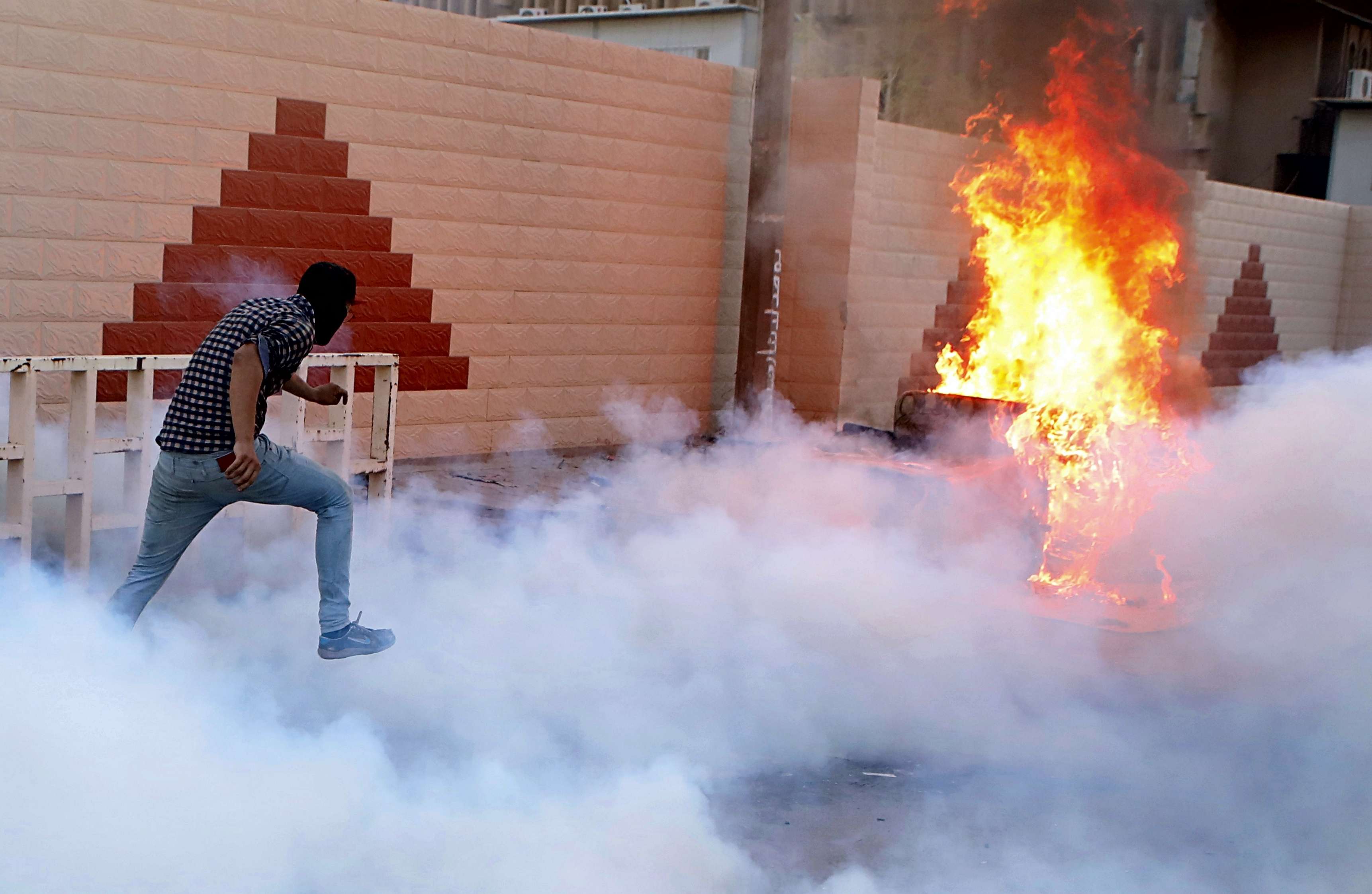 توتر واحتجاجات مع تأخر تشكيل الحكومة