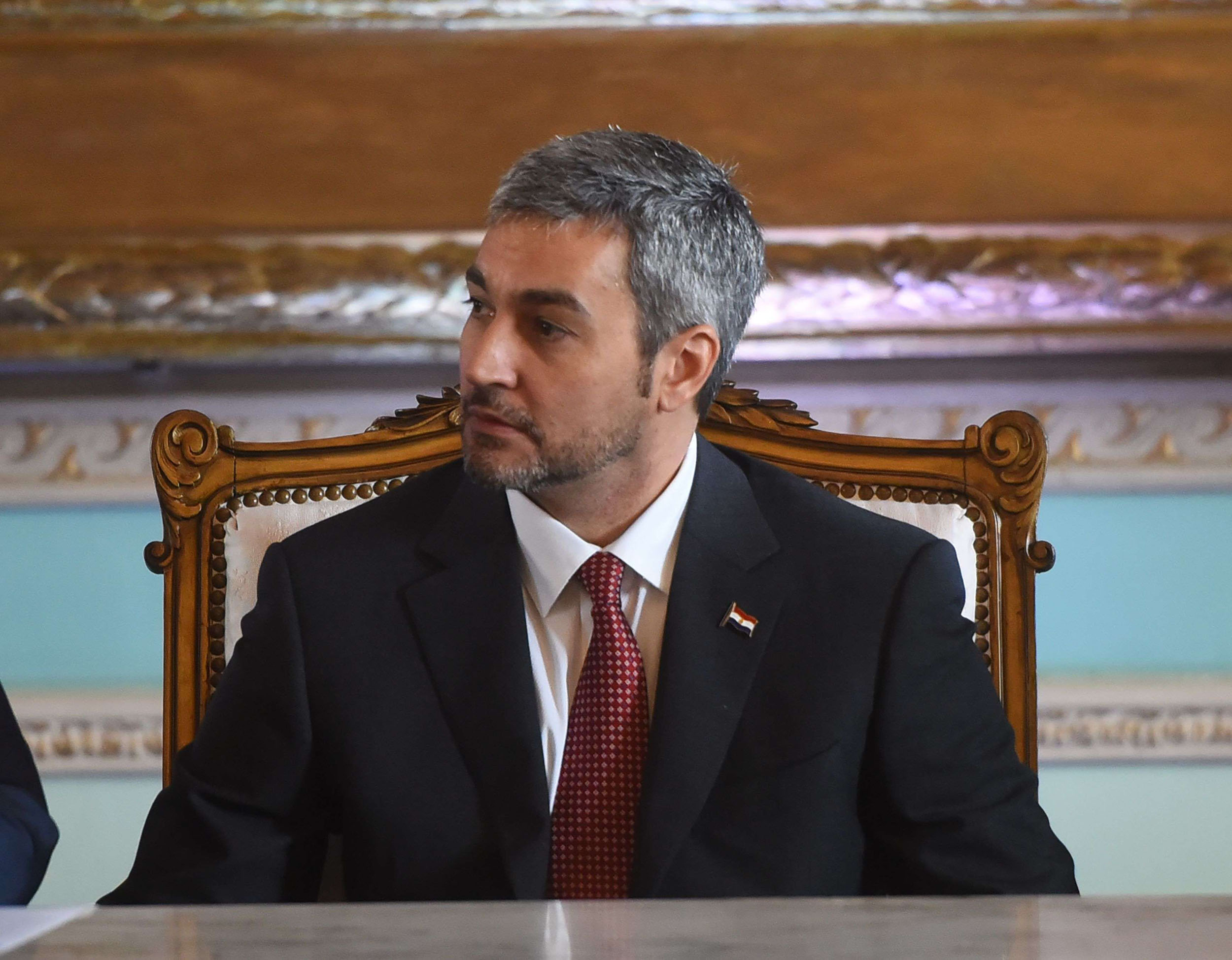 بينيتيز يلغي قرار سلفه وزميله في الحزب