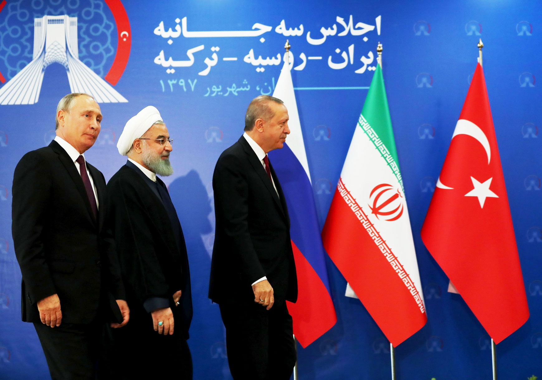 الرئيس التركي رجب طيب اردوغان يتقدم نظيريه الايراني حسن روحاني والروسي فلاديمير بوتين