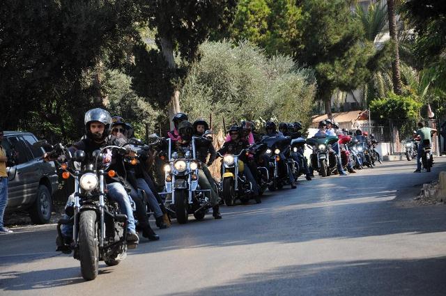 موكب توعية بسرطان الثدي على الدراجات النارية في لبنان