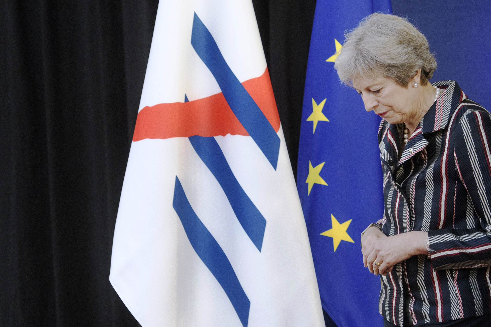 تيريزا ماي تواجه ضغوطا متزايدة