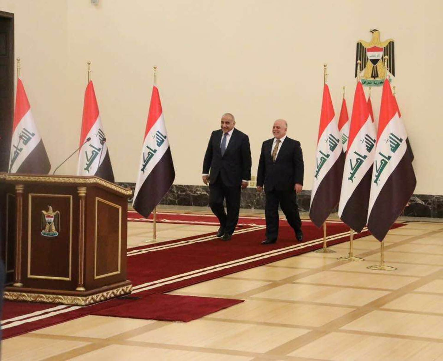رئيس الوزراء العراقي عادل عبدالمهدي يتسلم السلطة من سلفه حيدر العبادي