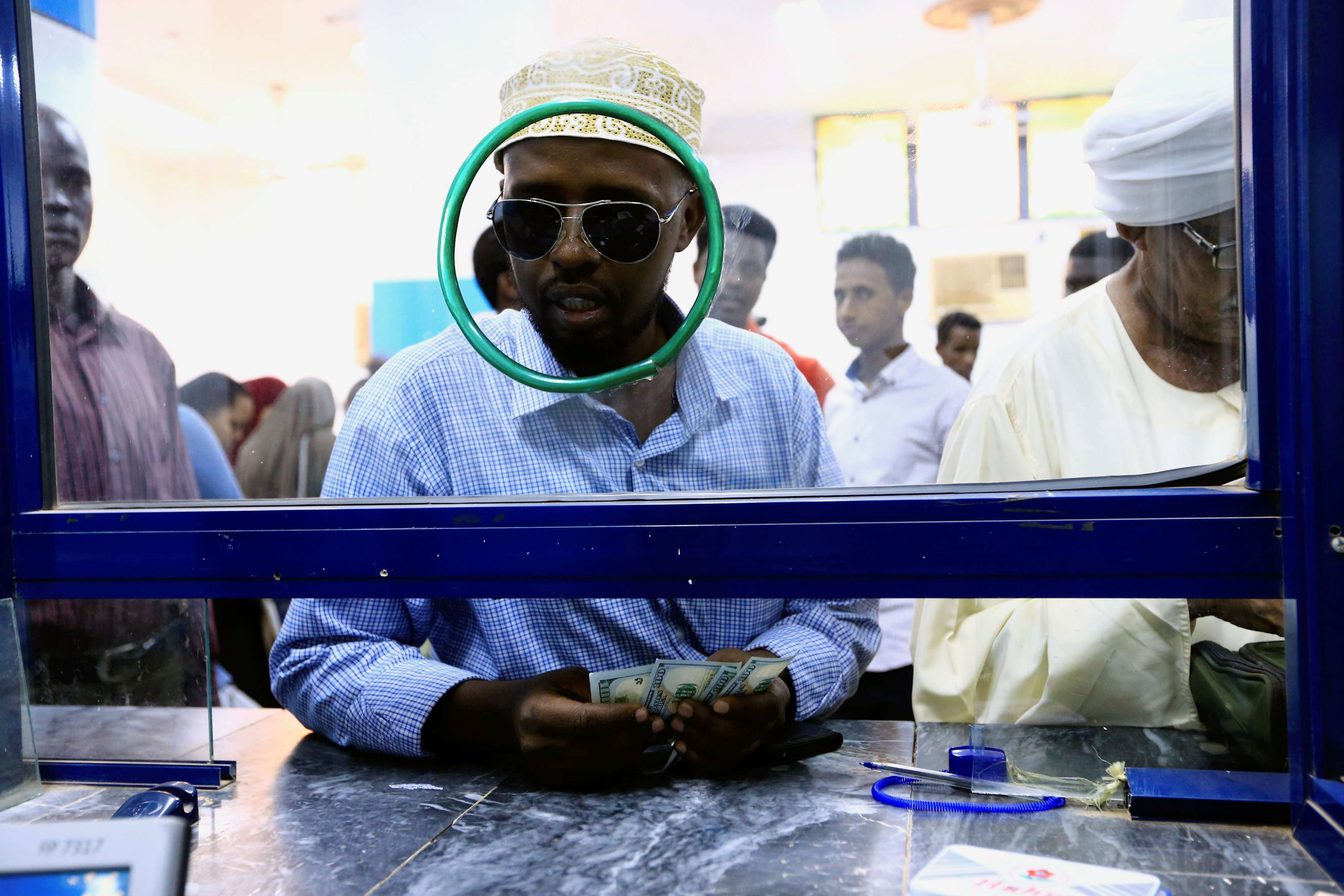 ثالث تخفيض لقيمة العملة منذ بداية 2018