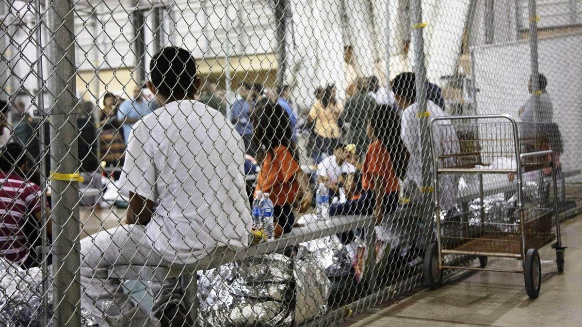 ترامب من عزل ابناء المهاجرين عن ذويهم إلى الغاء حق الجنسية