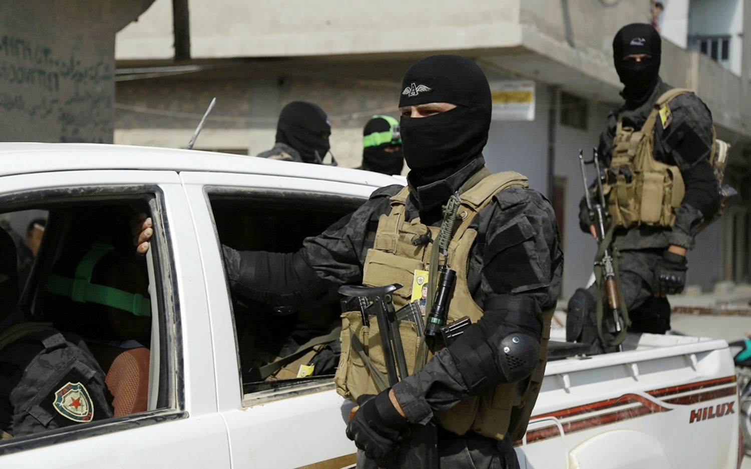 قوات سوريا الديمقراطية تواجه ضغوطا على أكثر من جبهة