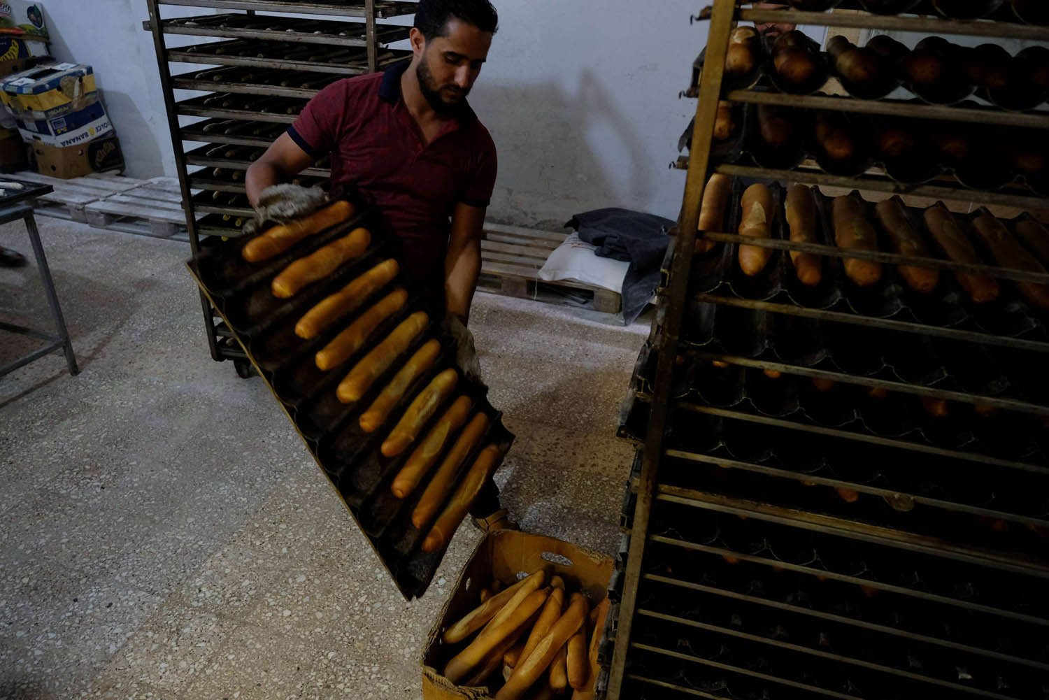خباز ليبي في فرن ببنغازي
