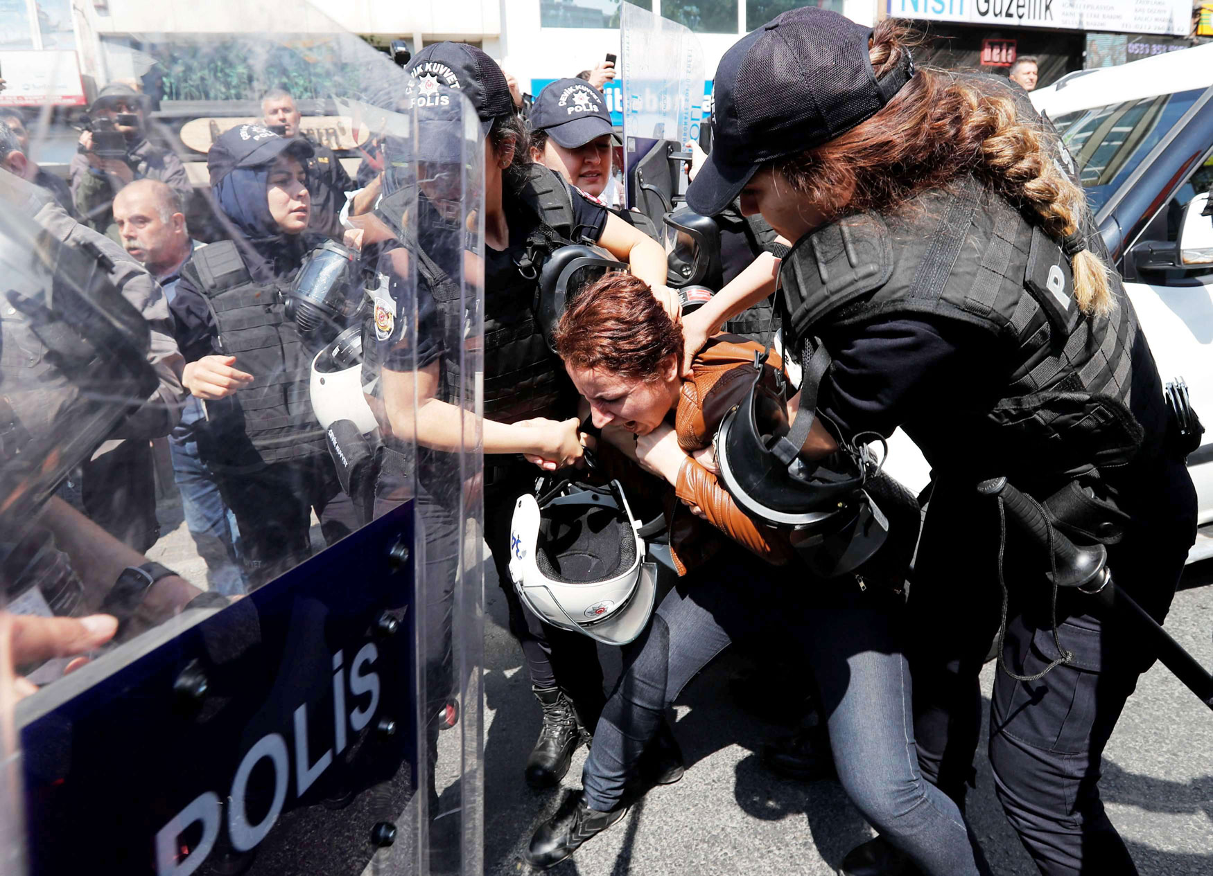 أصوات أوروبية تنادي بوقف المحادثات مع تركيا بسبب سجلها في قمع المعارضة والحريات 