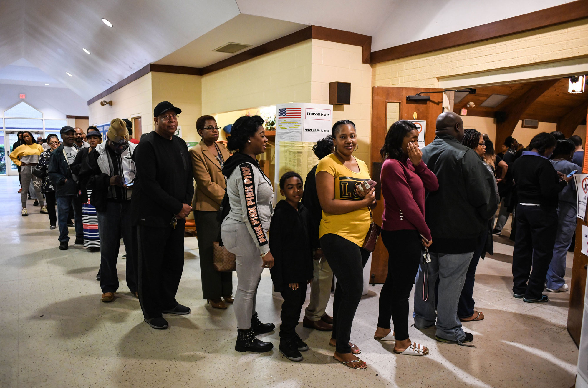 الناخبون الأميركيون يقبلون بكثافة على مكاتب الاقتراع