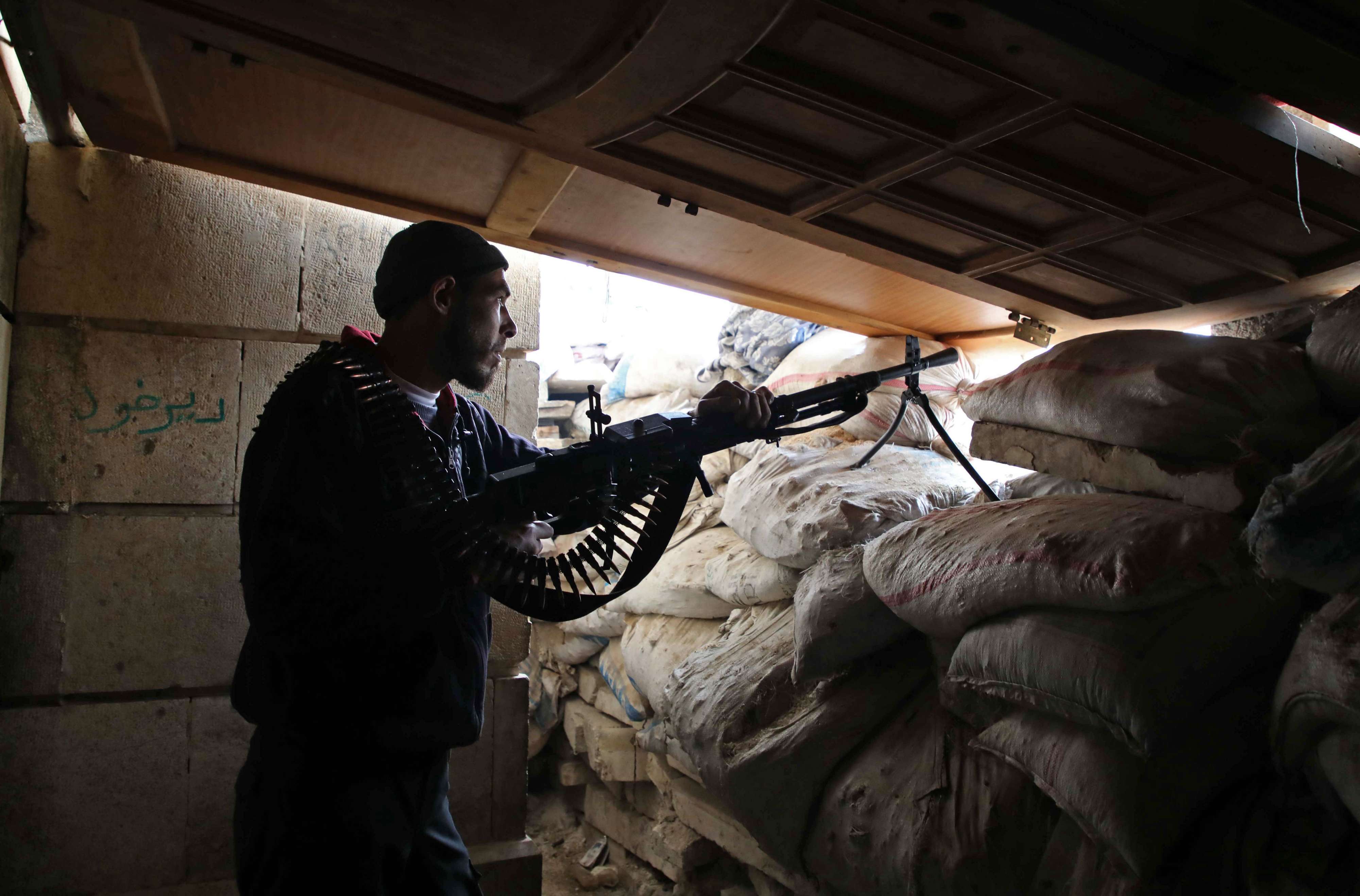 مسلح من فصائل المعارضة