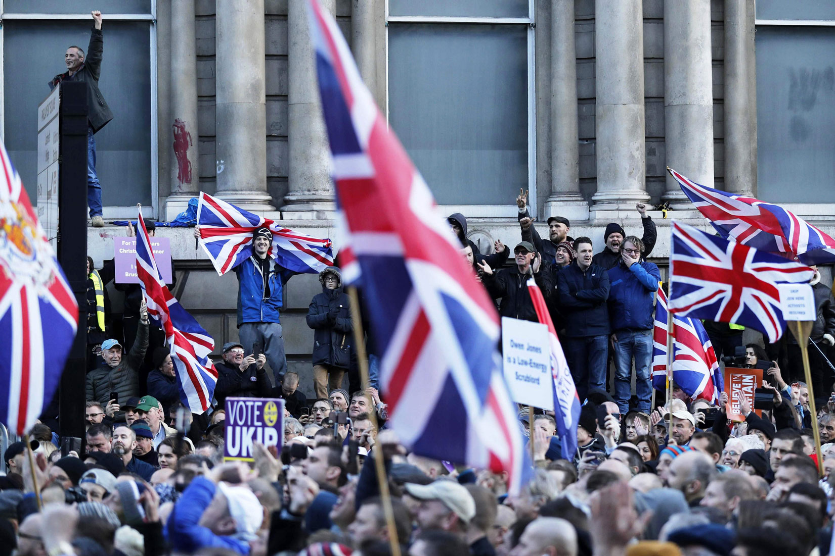 انقسامات عميقة تهز بريطانيا قبل يومين من تصويت حاسم في مجلس العموم على الانفصال
