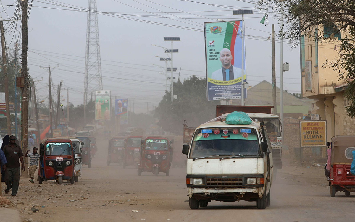 Somali authorities accuse Mukhtar Robow of bringing Islamist militants and weapons back to Baidoa