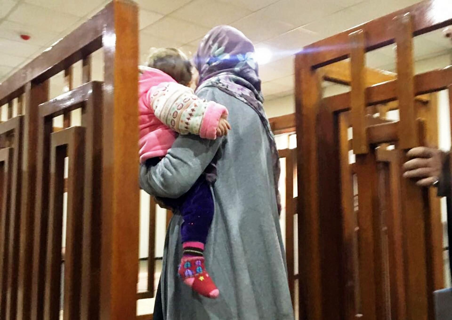 محاكمة زوجات مسلحي داعش مرنة في العراق معضلة في سوريا