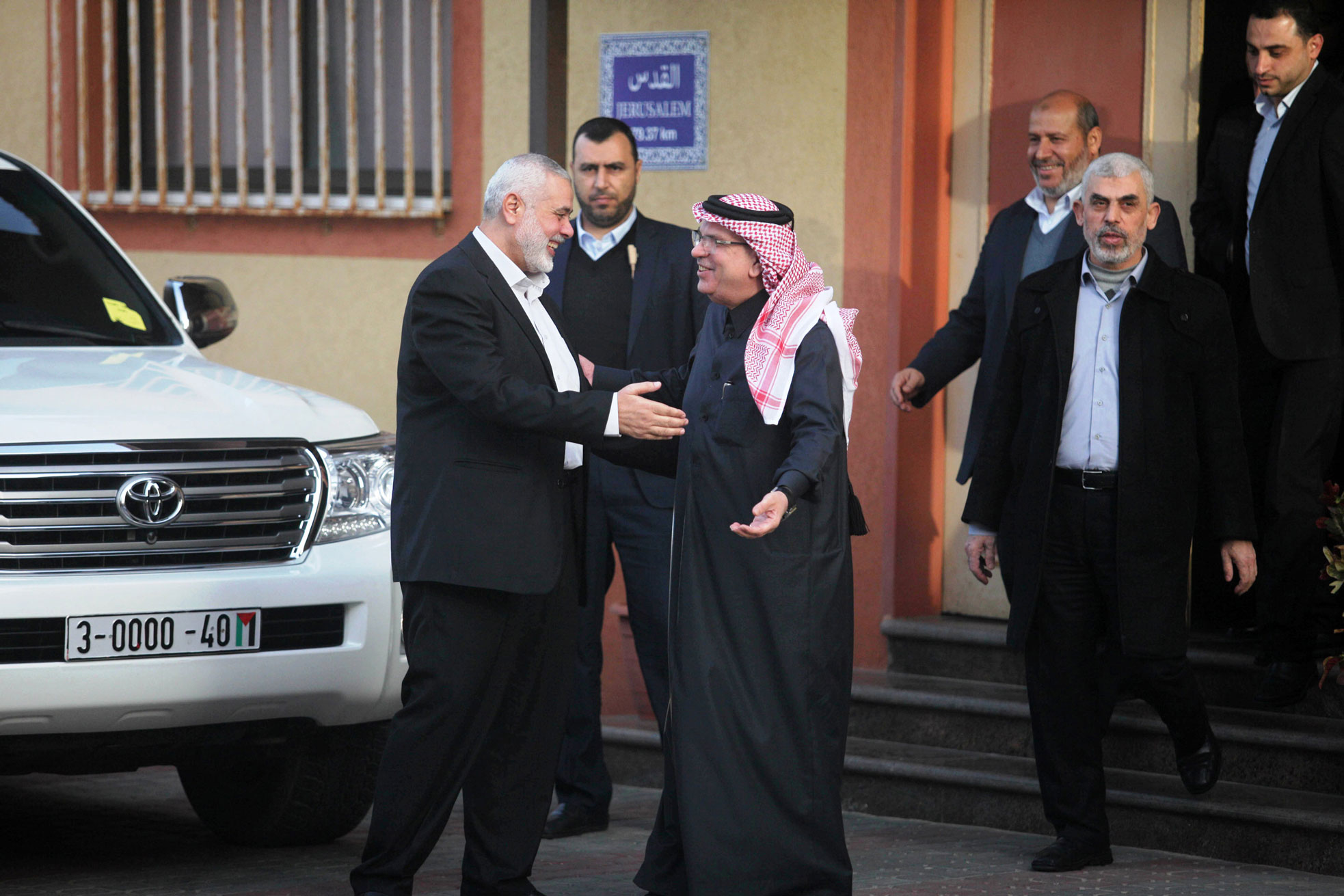 سفير قطر محمد العمادي اجتمع مع يحيي السنوار وإسماعيل هنية 