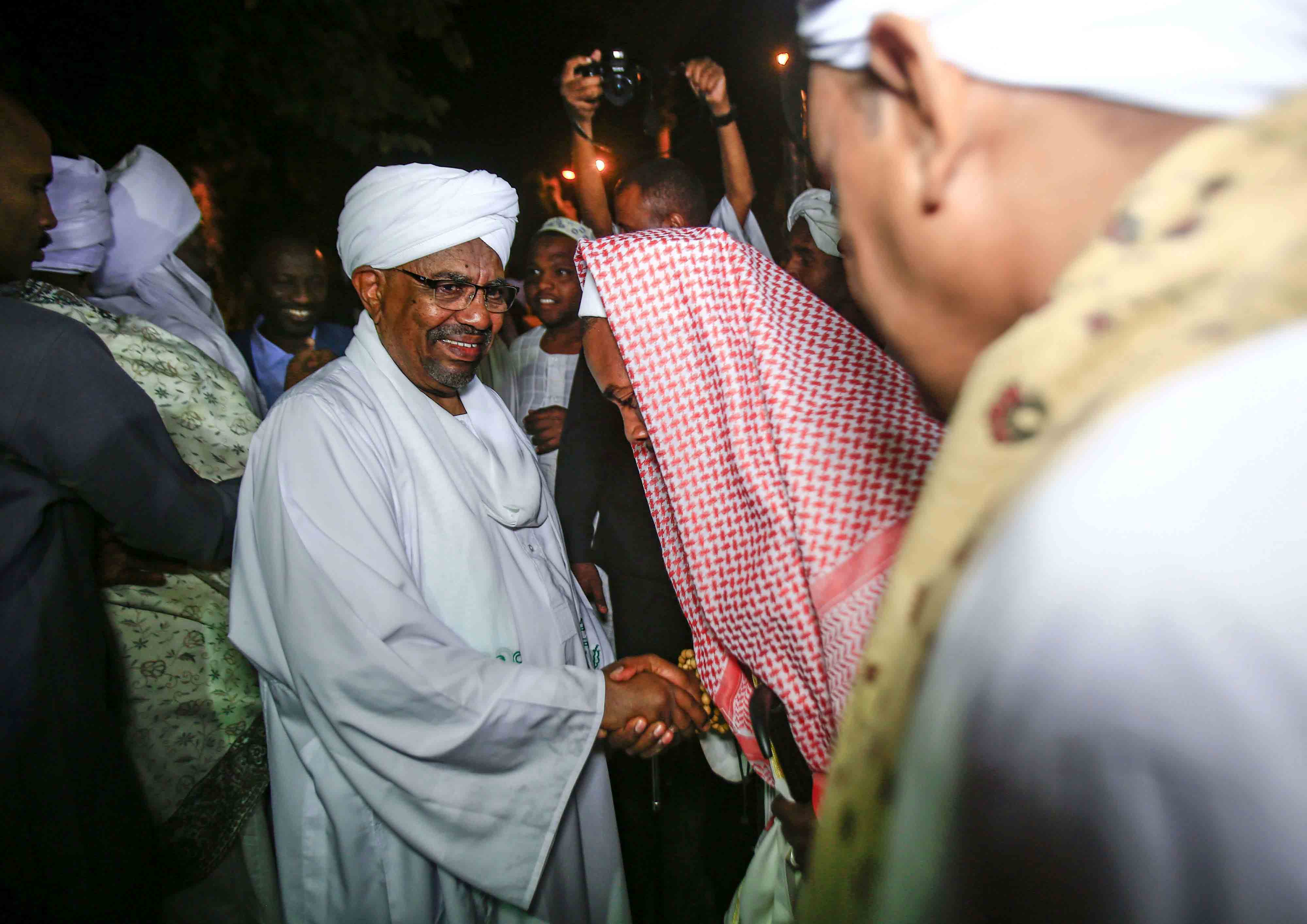 البشير يعتبر معارضيه غير مفوضين من الشعب