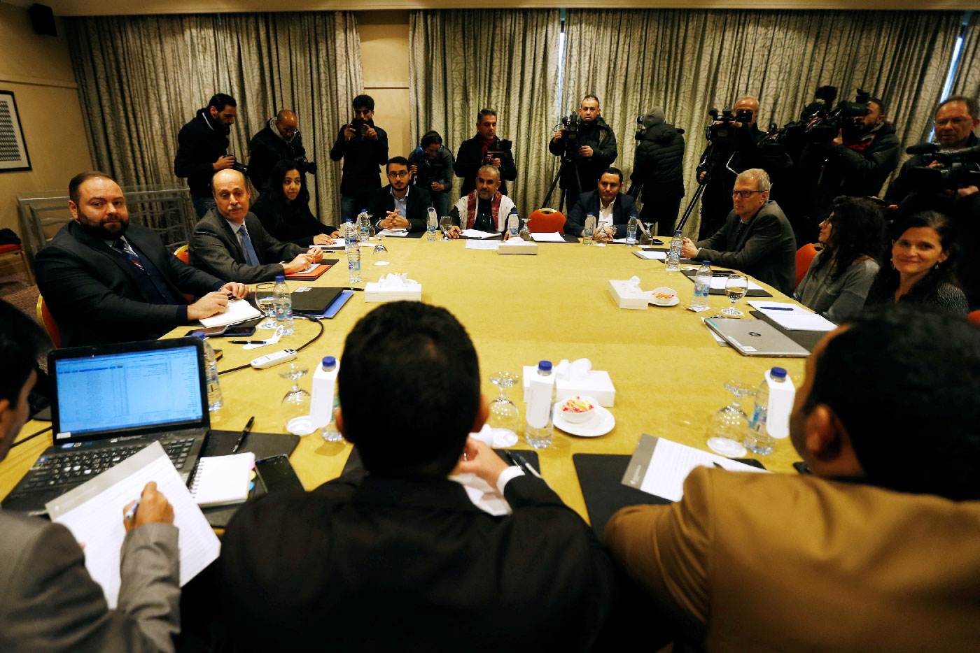 Delegates from the Iran-aligned Houthi movement and the Saudi-backed Yemeni government meet to discuss prisoner swap deal in Amman, Jordan on January 17, 2019. 
