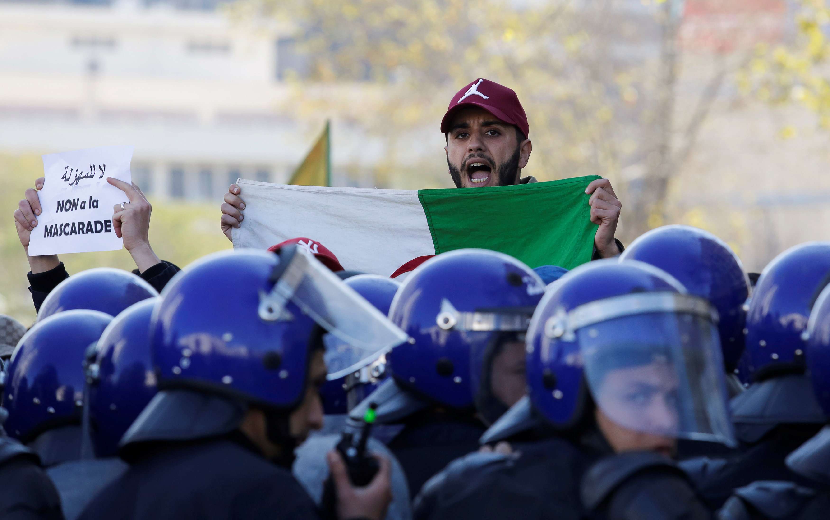 المحتجون في الجزائر