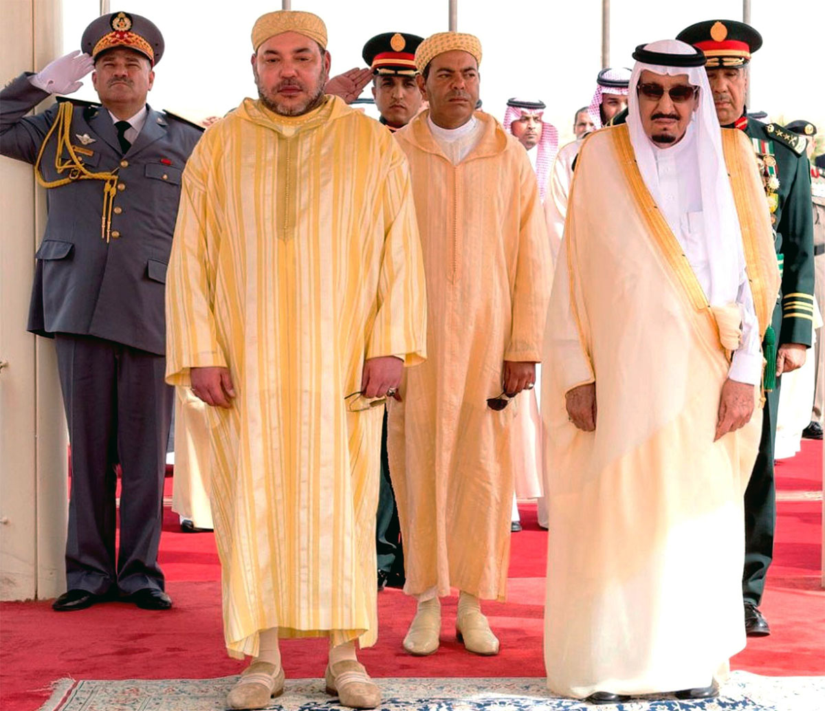 Saudi King Salman bin Abdulaziz (R) and King Mohammed VI of Morocco