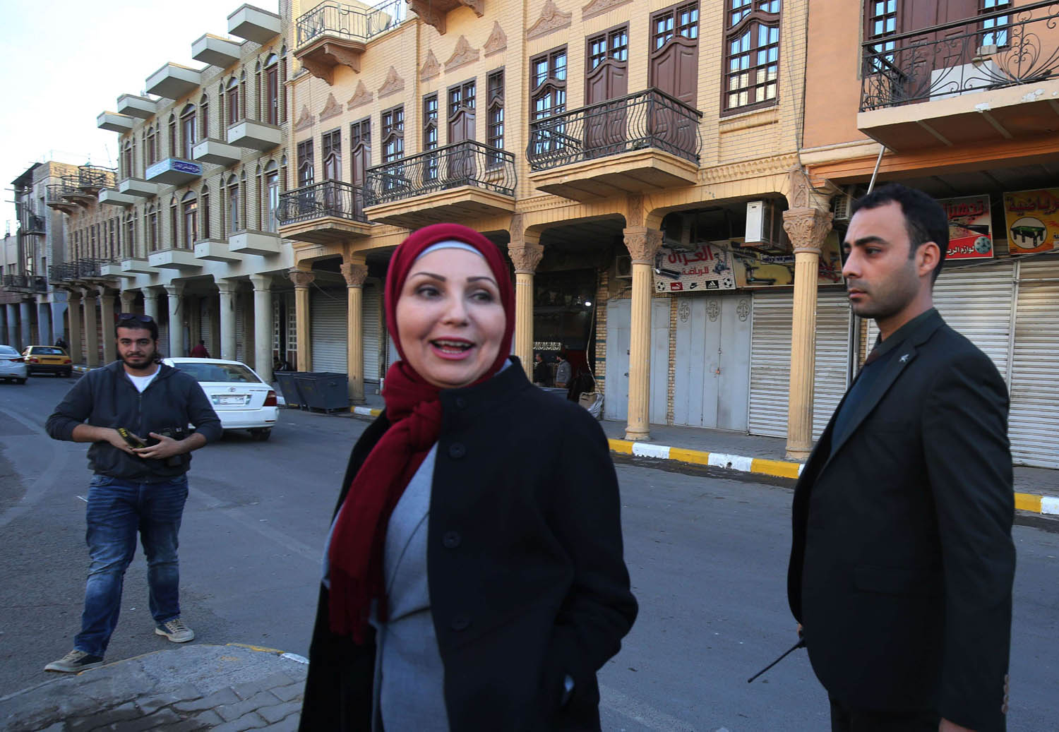 أمينة بغداد ذكرى علوش في زيارة تفقدية لشارع الرشيد وسط العاصمة