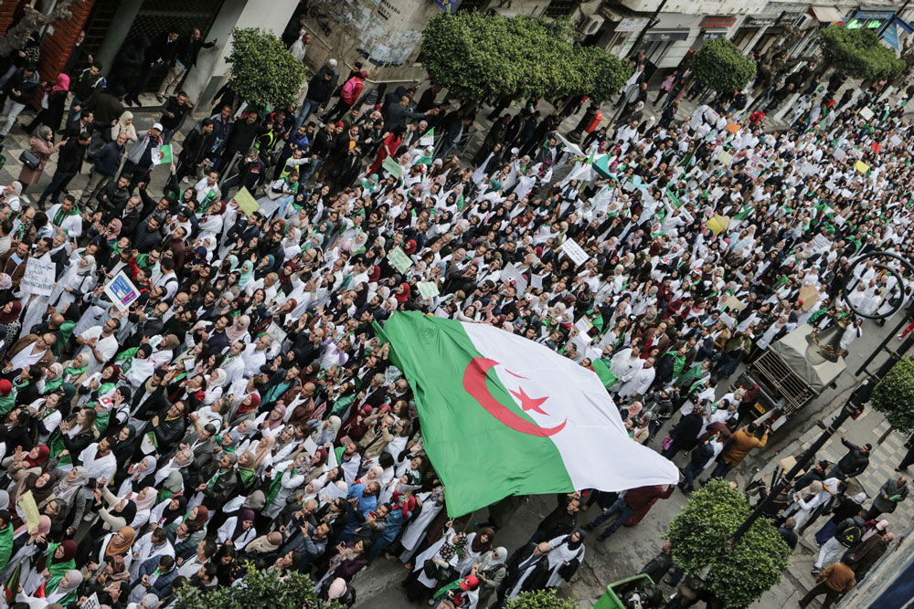 الحراك الشعبي مستمر في الجزائر حتى رحيل النظام