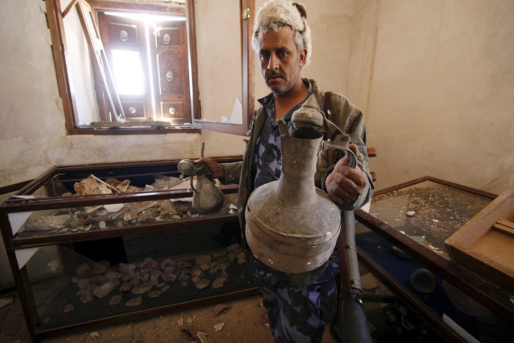 قطع اثرية يمنية