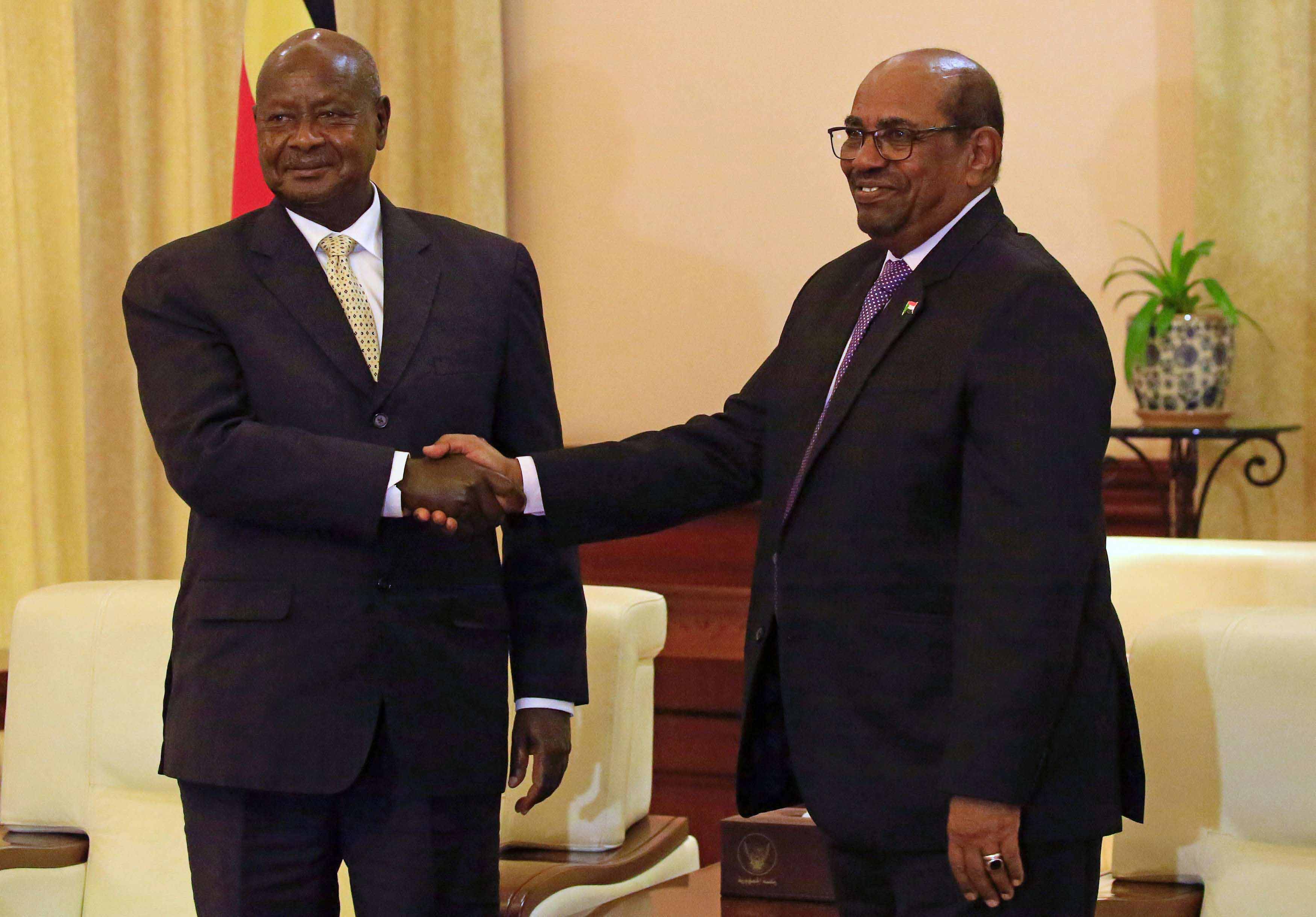 وثيقة السلام في جنوب السودان جمعت البشير برئيس أوغندا 