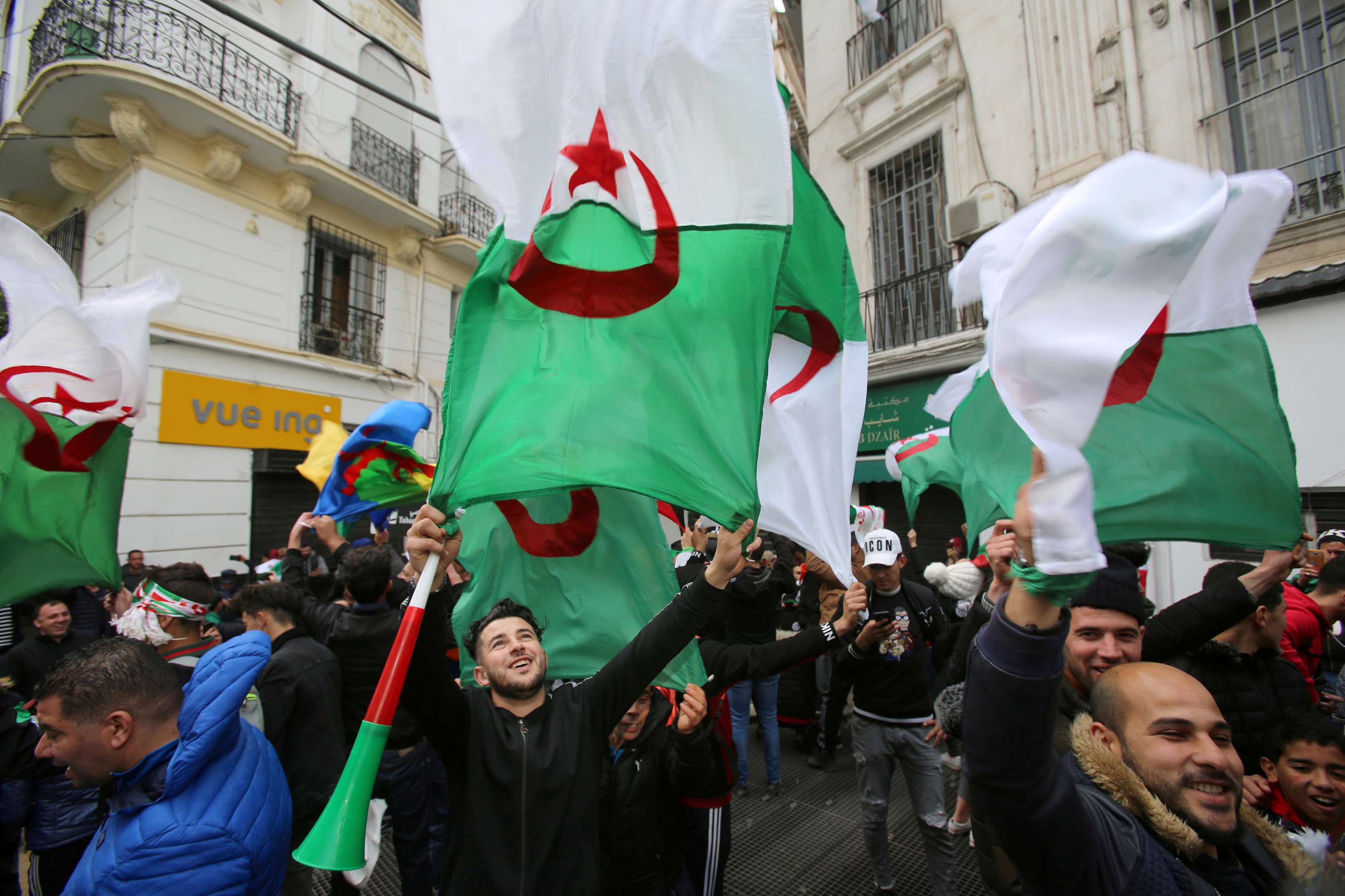 حراك شعبي متواصل رفضا لتولي رموز من نظام بوتفليقة السلطة