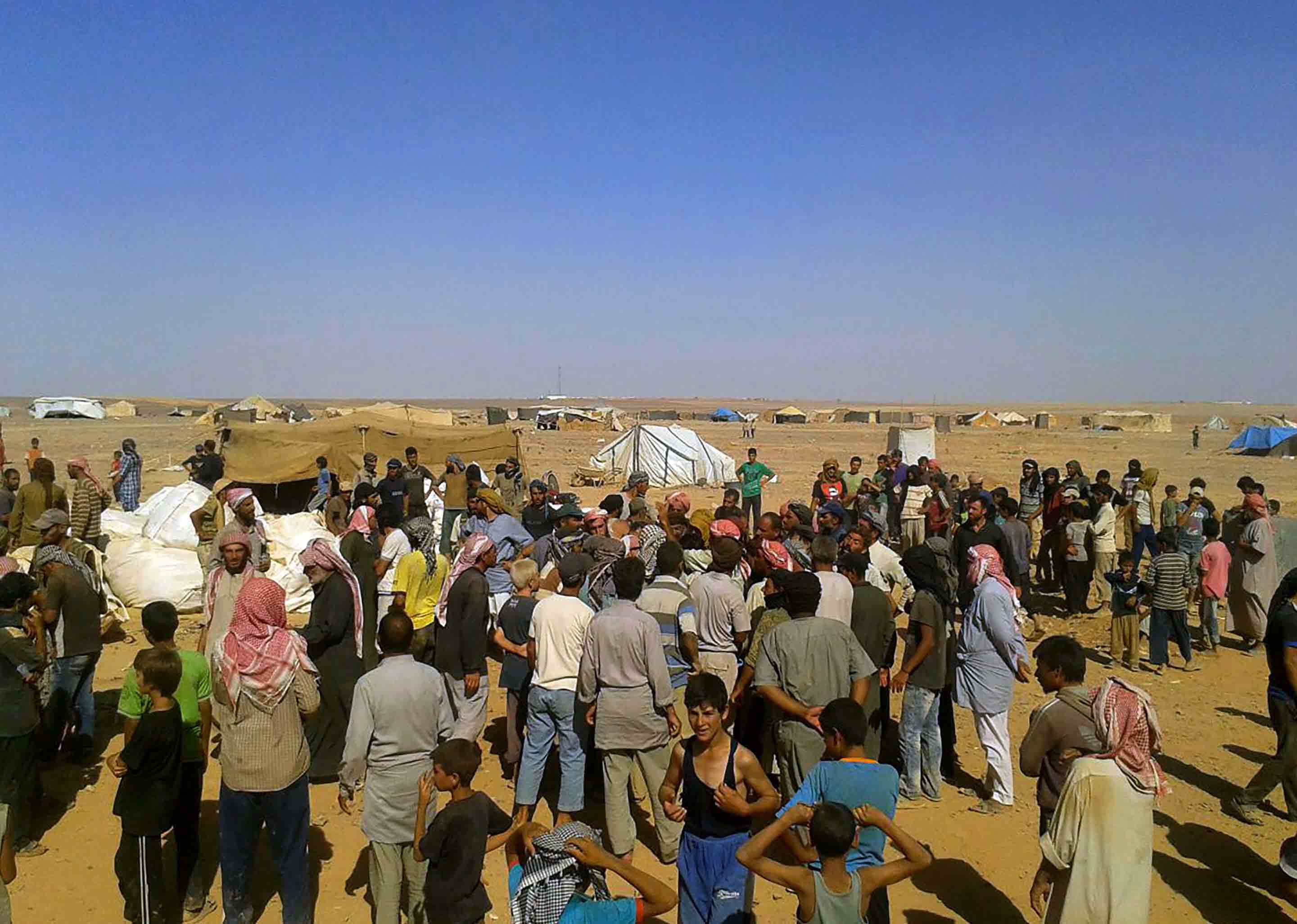 الفقر والجوع في قلب الصحراء يجبران النازحين على المغادرة نحو المجهول