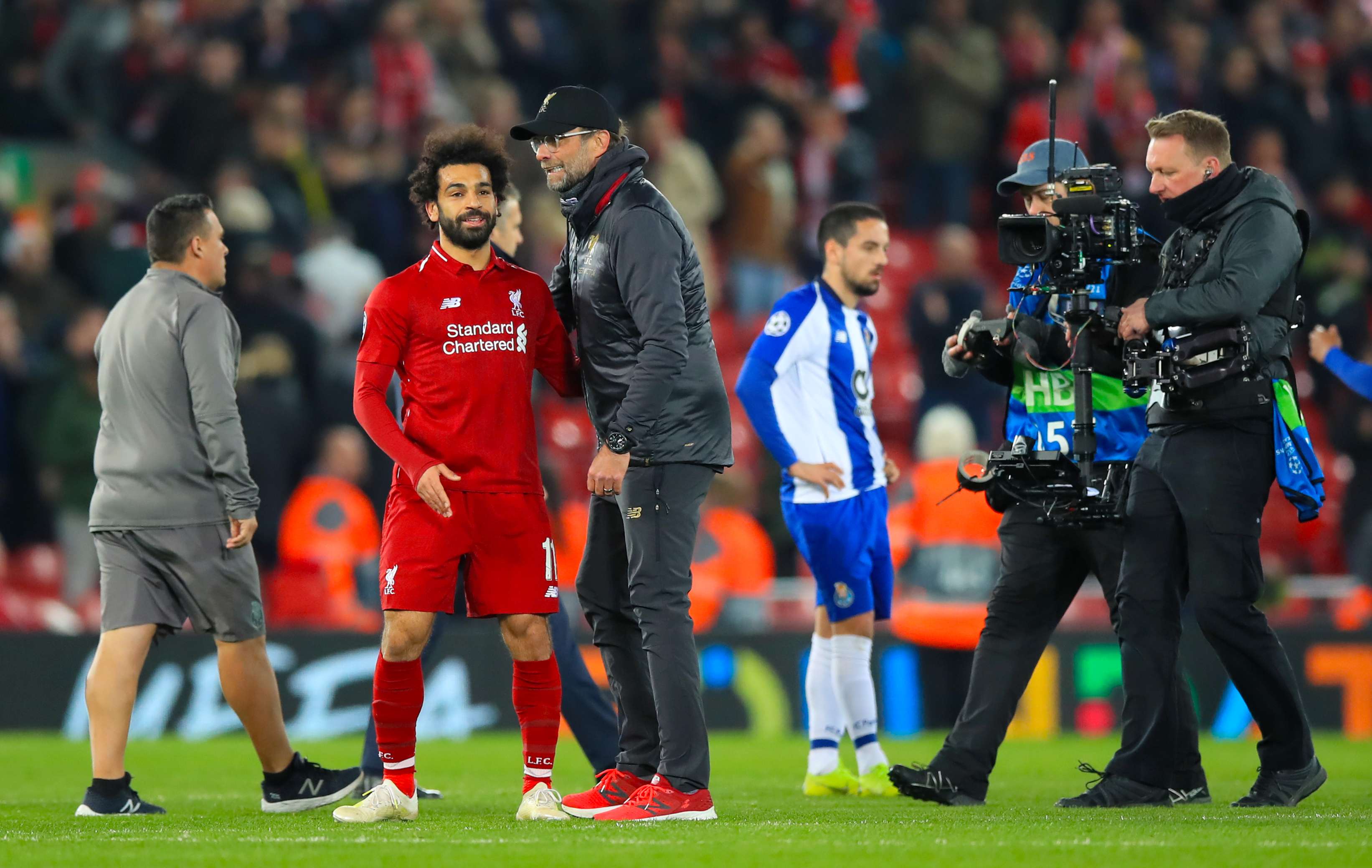 المدرب يورغن كلوب رفقة نجمه صلاح