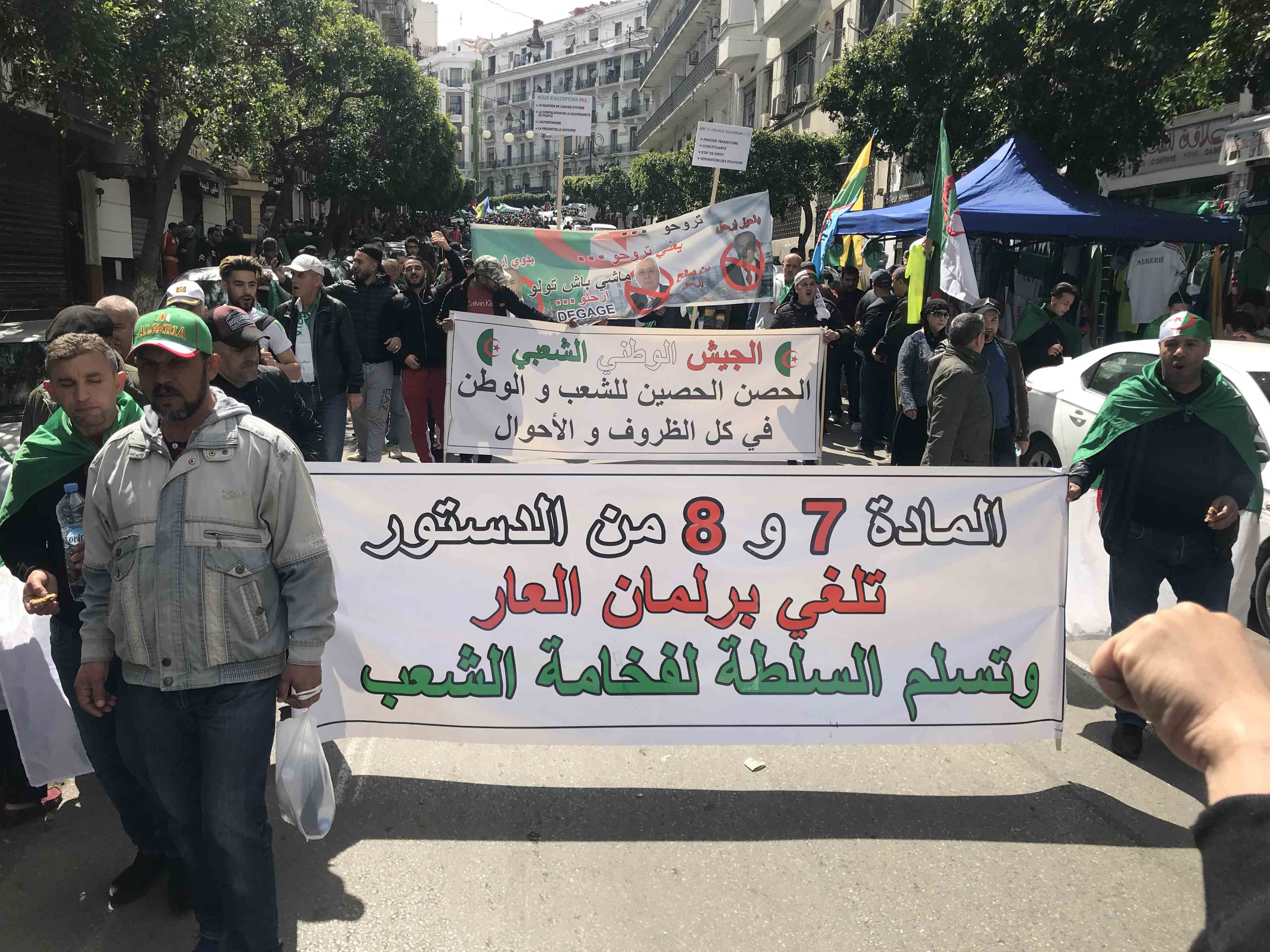 إلى متى سيستمر الجيش في الدفاع عن العملية الدستورية