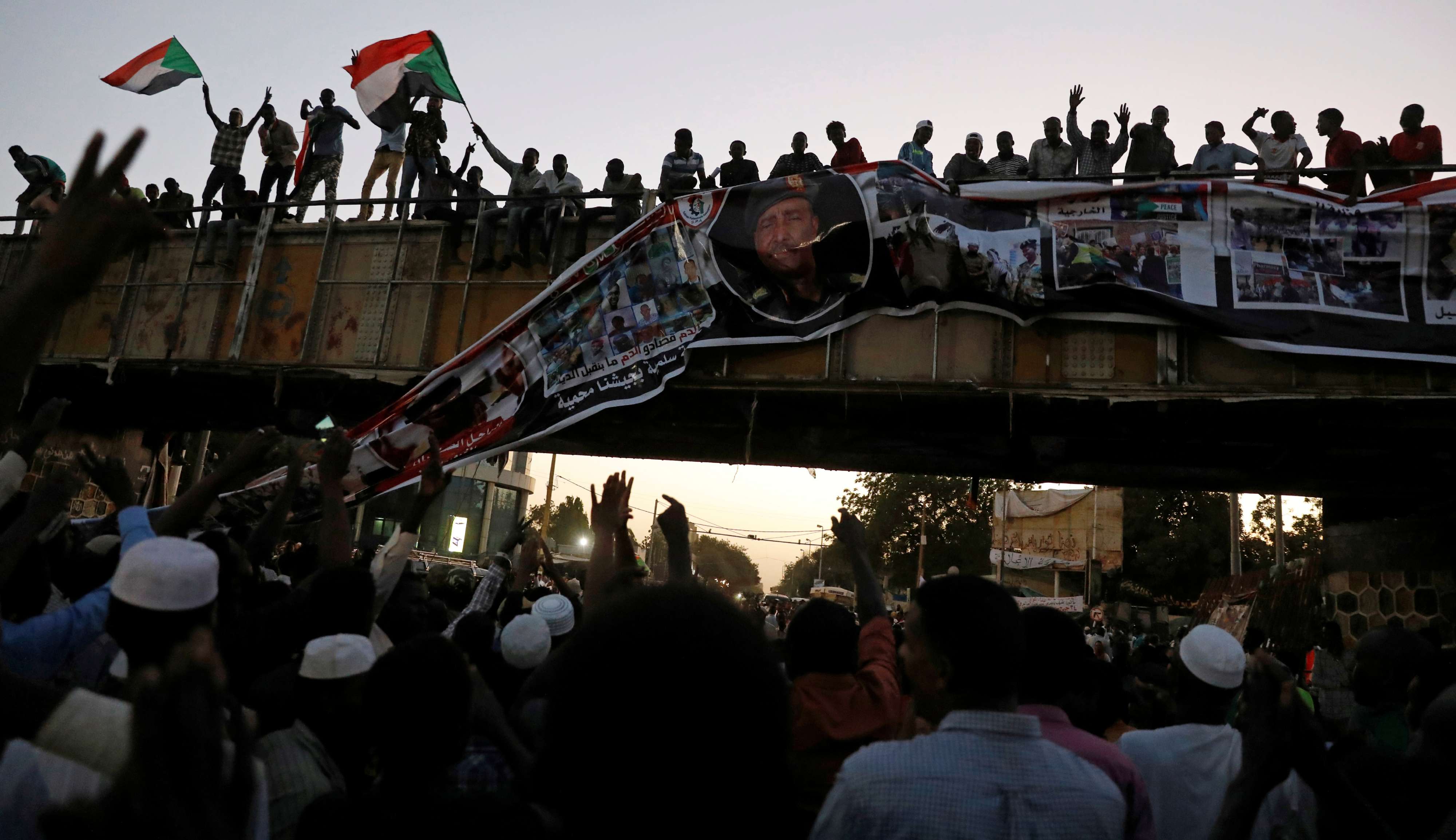 المحتجون في السودان