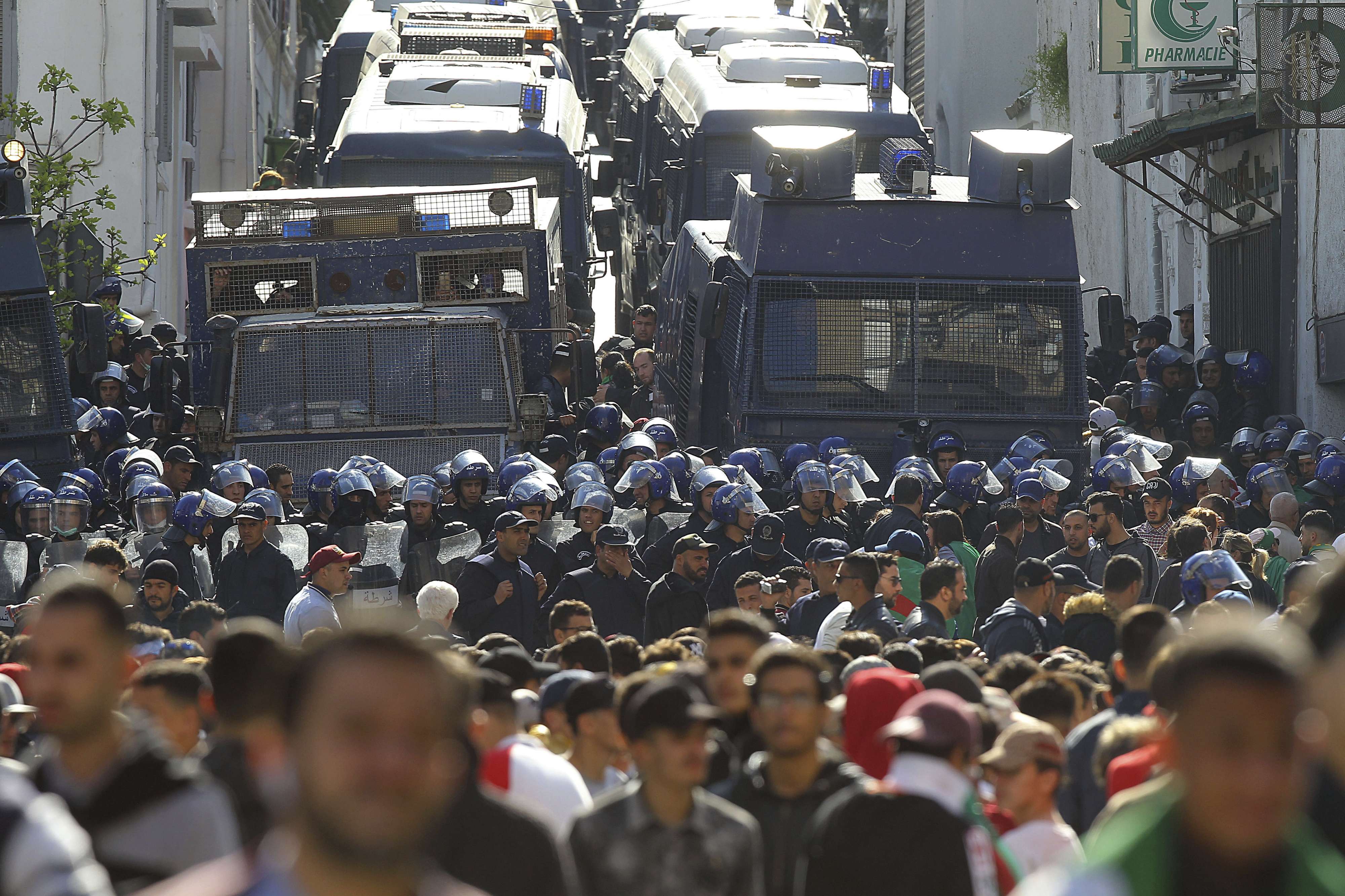 الحراك الشعبي في الجزائر مستمر حتى سقوط النظام