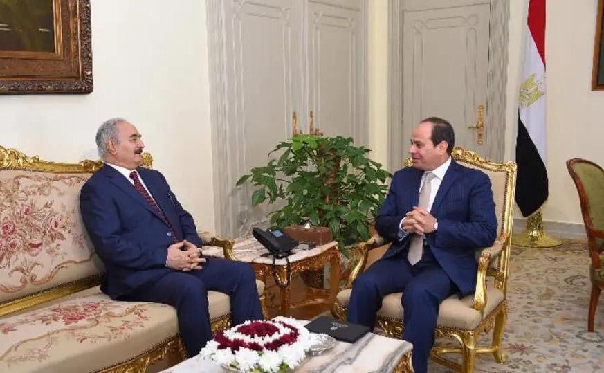 الرئيس المصري عبد الفتاح السيسي يلتقي قائد الجيش الليبي المشير خليفة حفتر