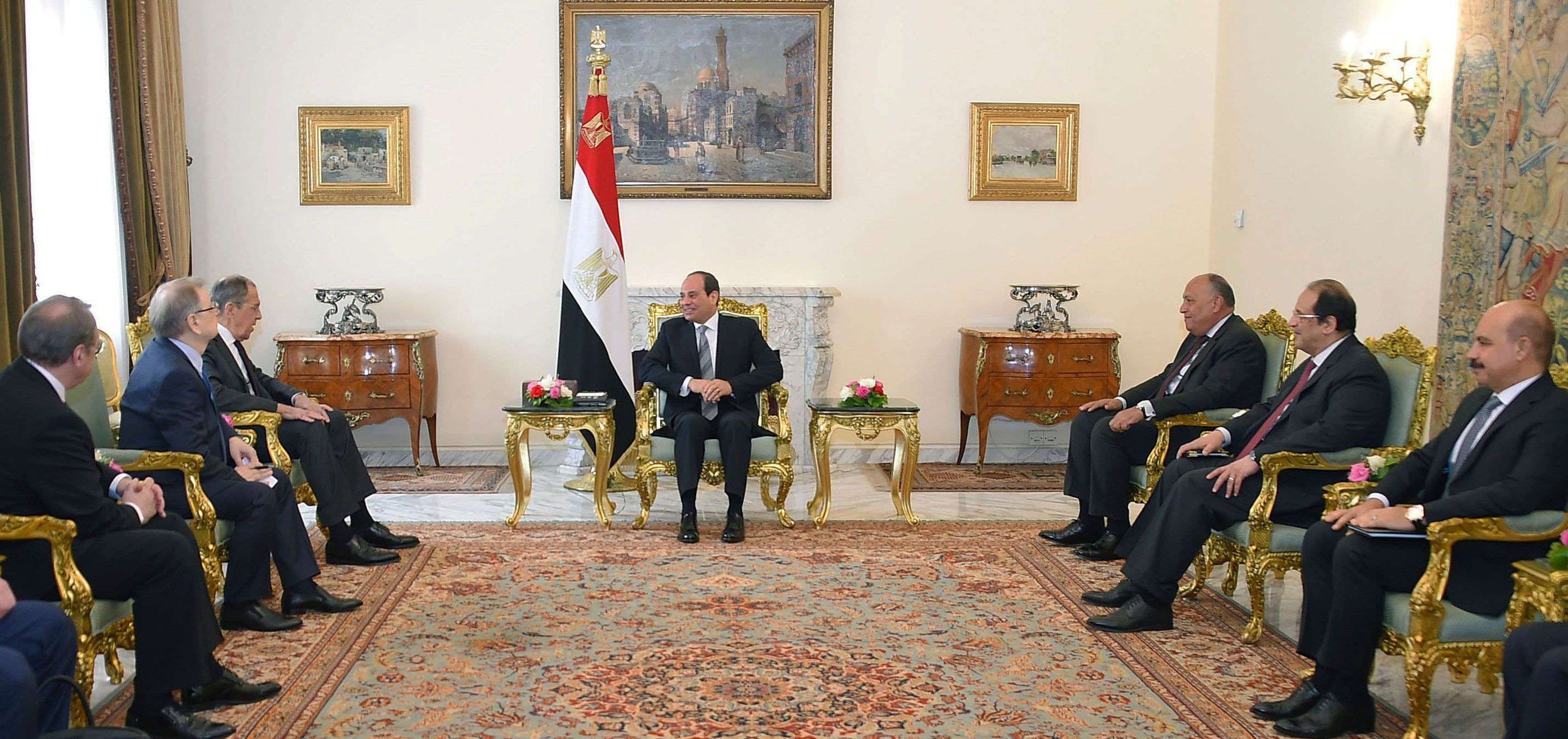الرئيس المصري عبدالفتاح السيسي ووزير الخارجية الروسي سيرغي لافروف يحذران من اي تدخلات أجنبية في ليبيا