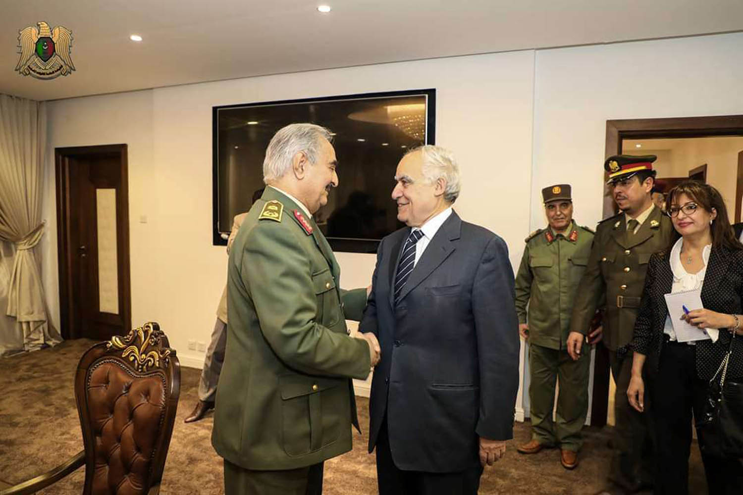 المشير خليفة حفتر يستقبل المبعوث الأممي غسان سلامة