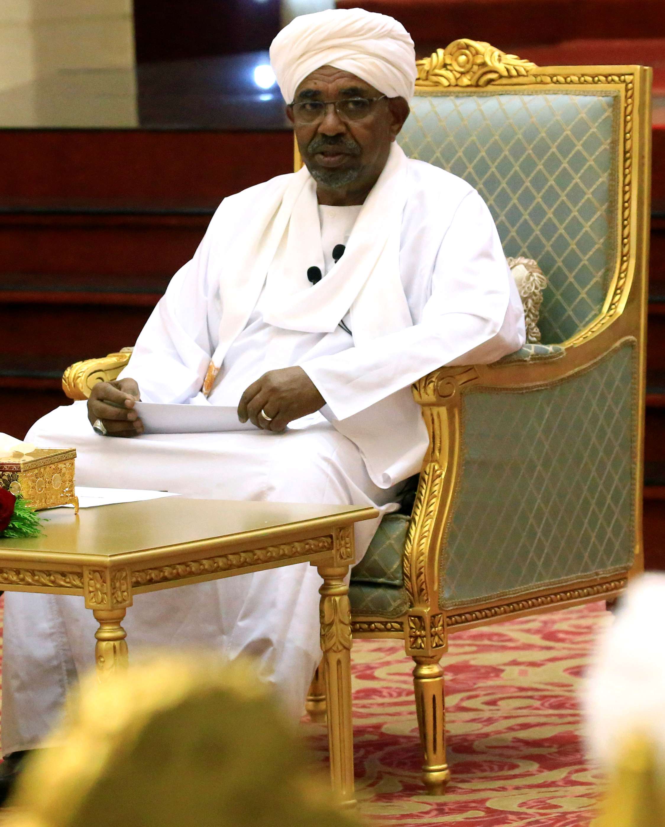 عمر البشير يواجه وضعا صعبا لكنه لايزال صامدا 