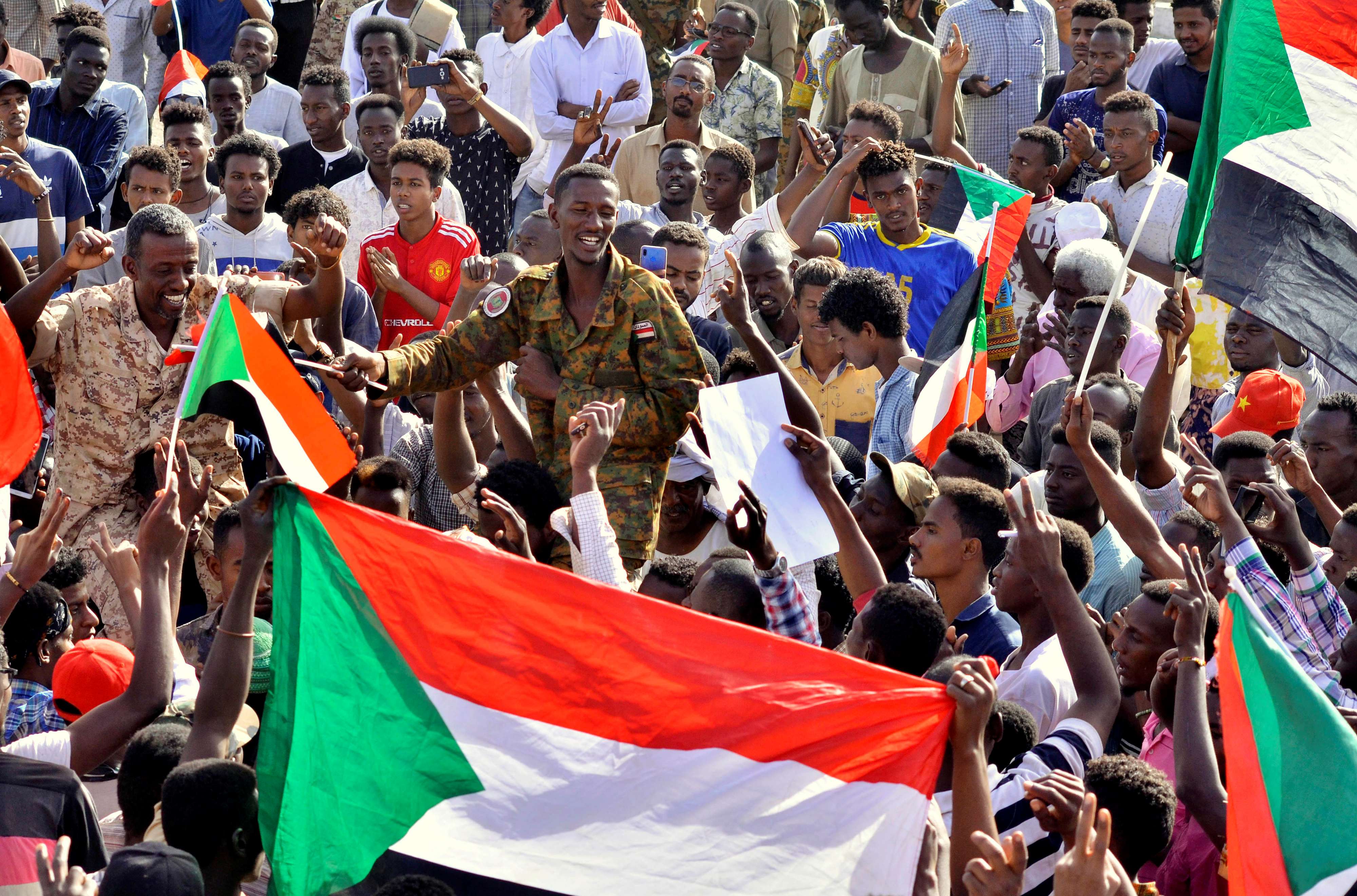 المحتجون في السودان