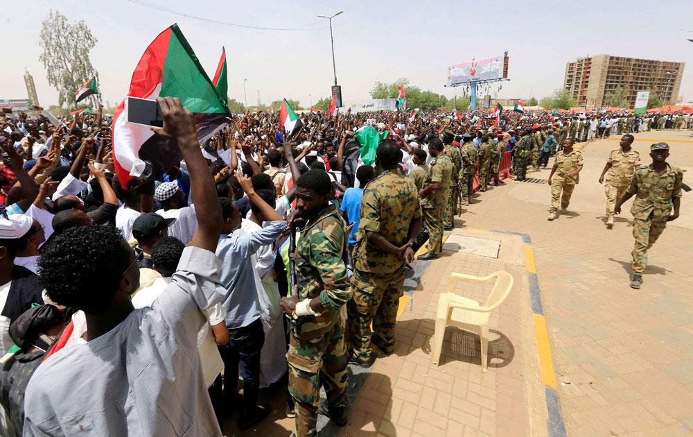 المحتجون في السودان