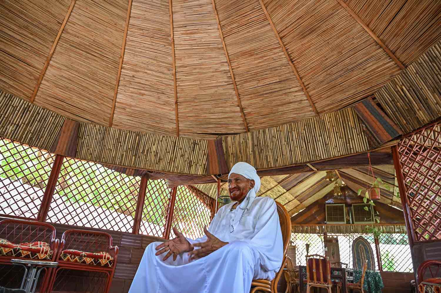 خبرة الصادق المهدي تدعوه لإعلاء صوت الحكمة في التفاوض مع الجيش