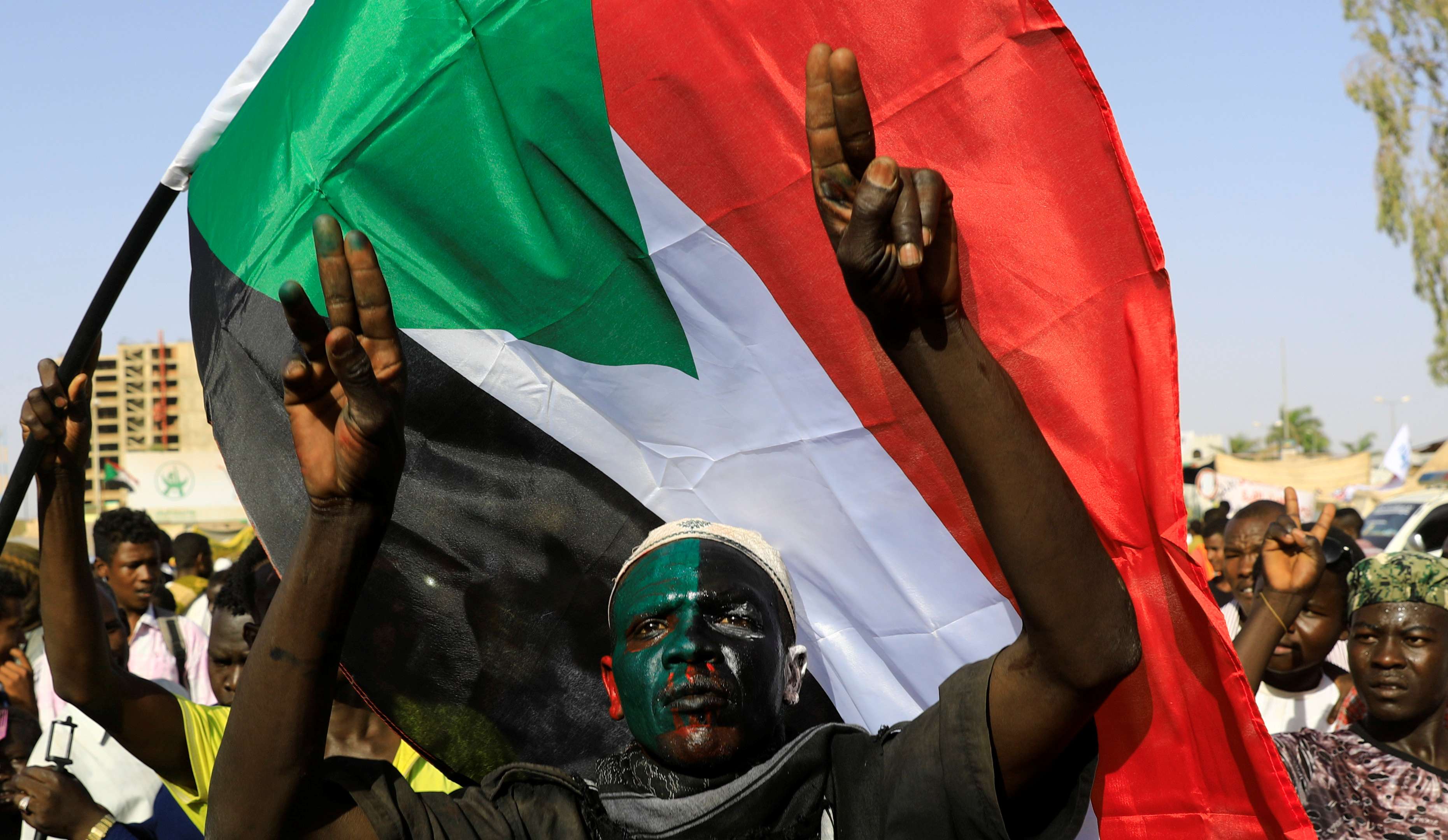 المحتجون في السودان