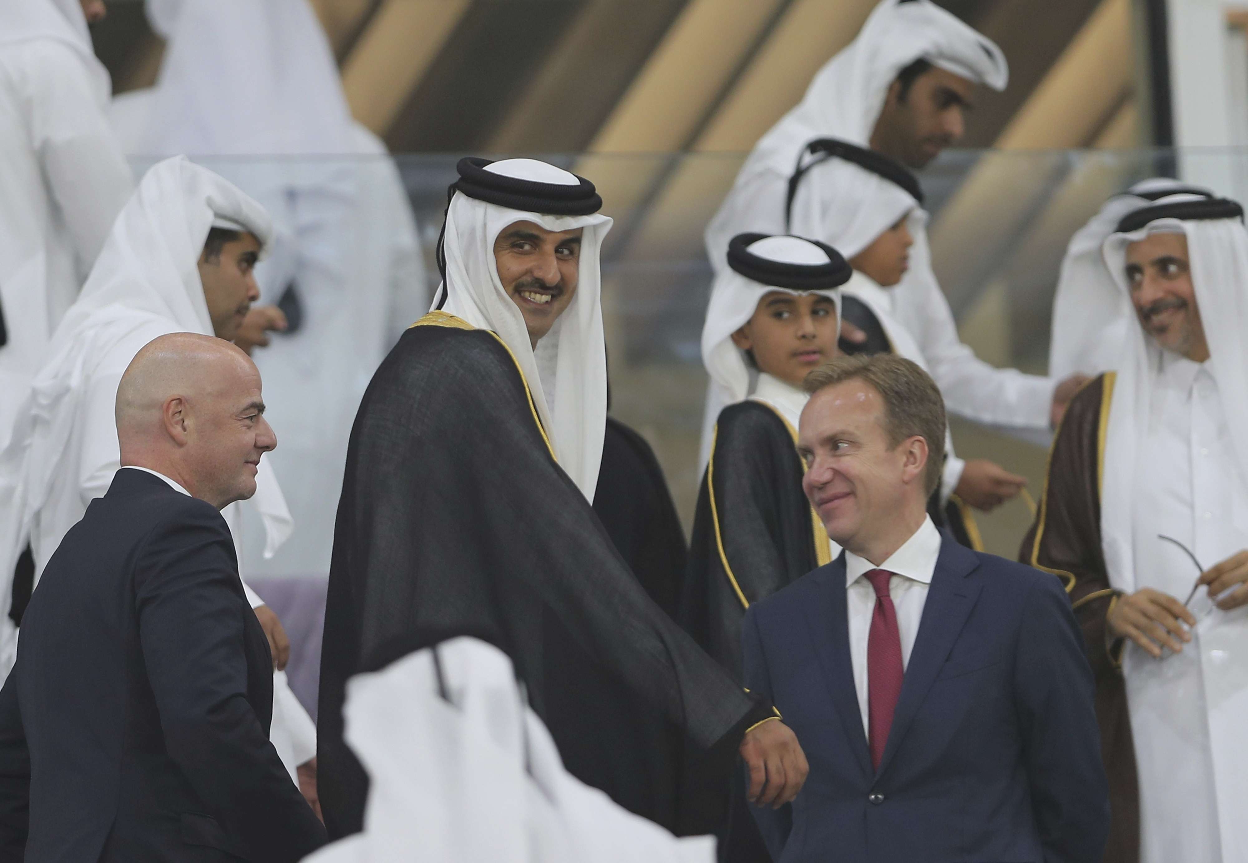 أمير قطر الشيخ تميم بن حمد آل ثاني بعد المباراة النهائية لكأس الأمير وحفل افتتاح استاد الجنوب في مدينة الوكرة