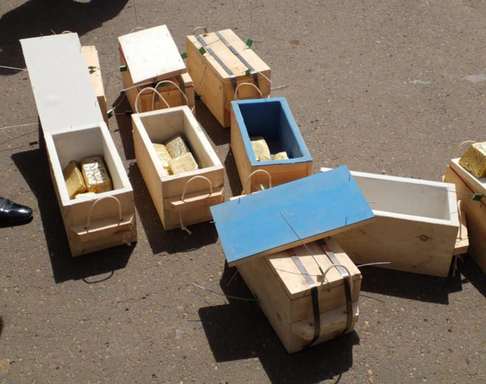 عملية تكشف عن استمرار عمليات نهب ثروات السودان الذي يعاني أزمة اقتصادية خانقة