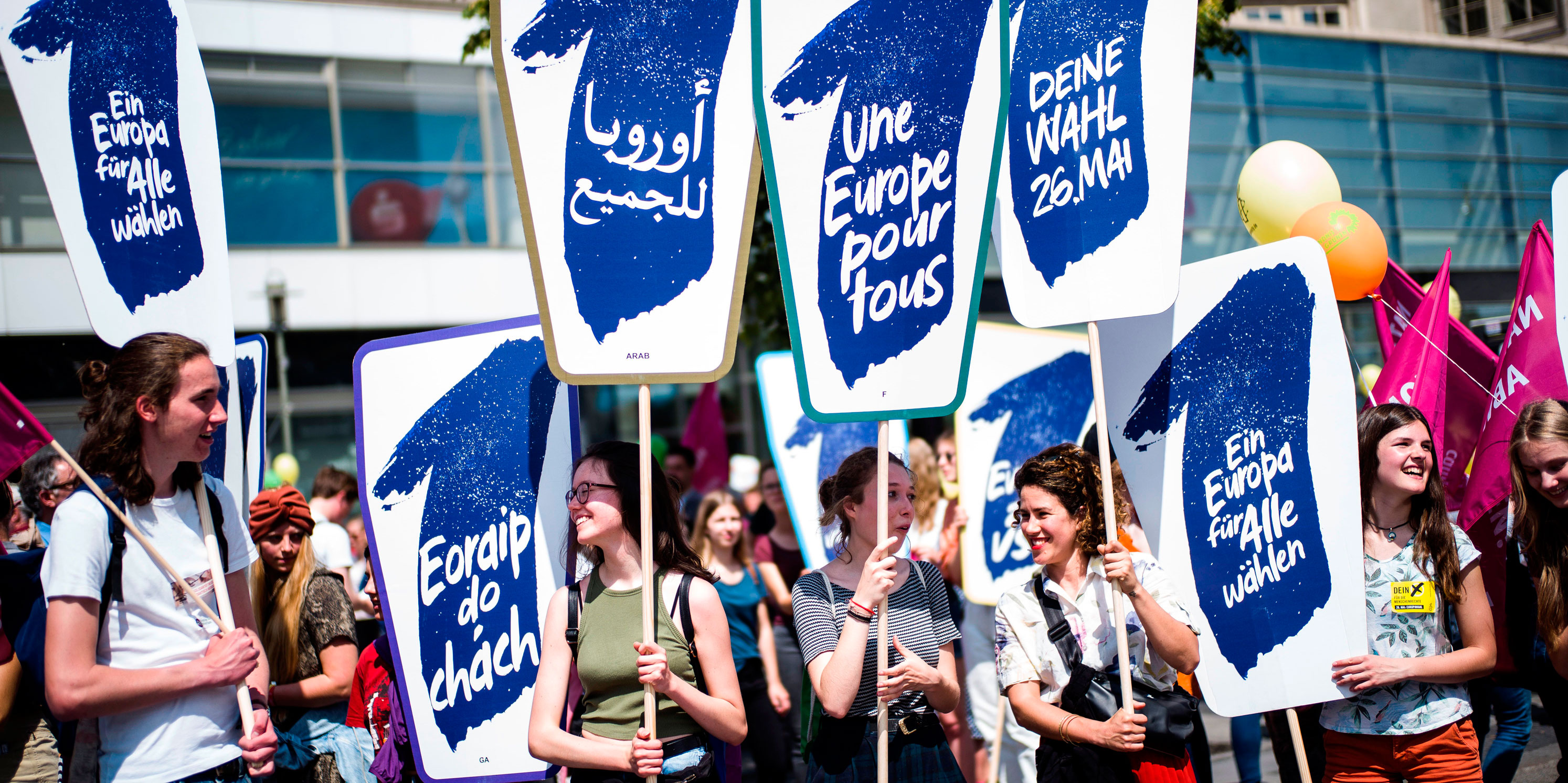 آلاف يطالبون بأوروبا موحدة