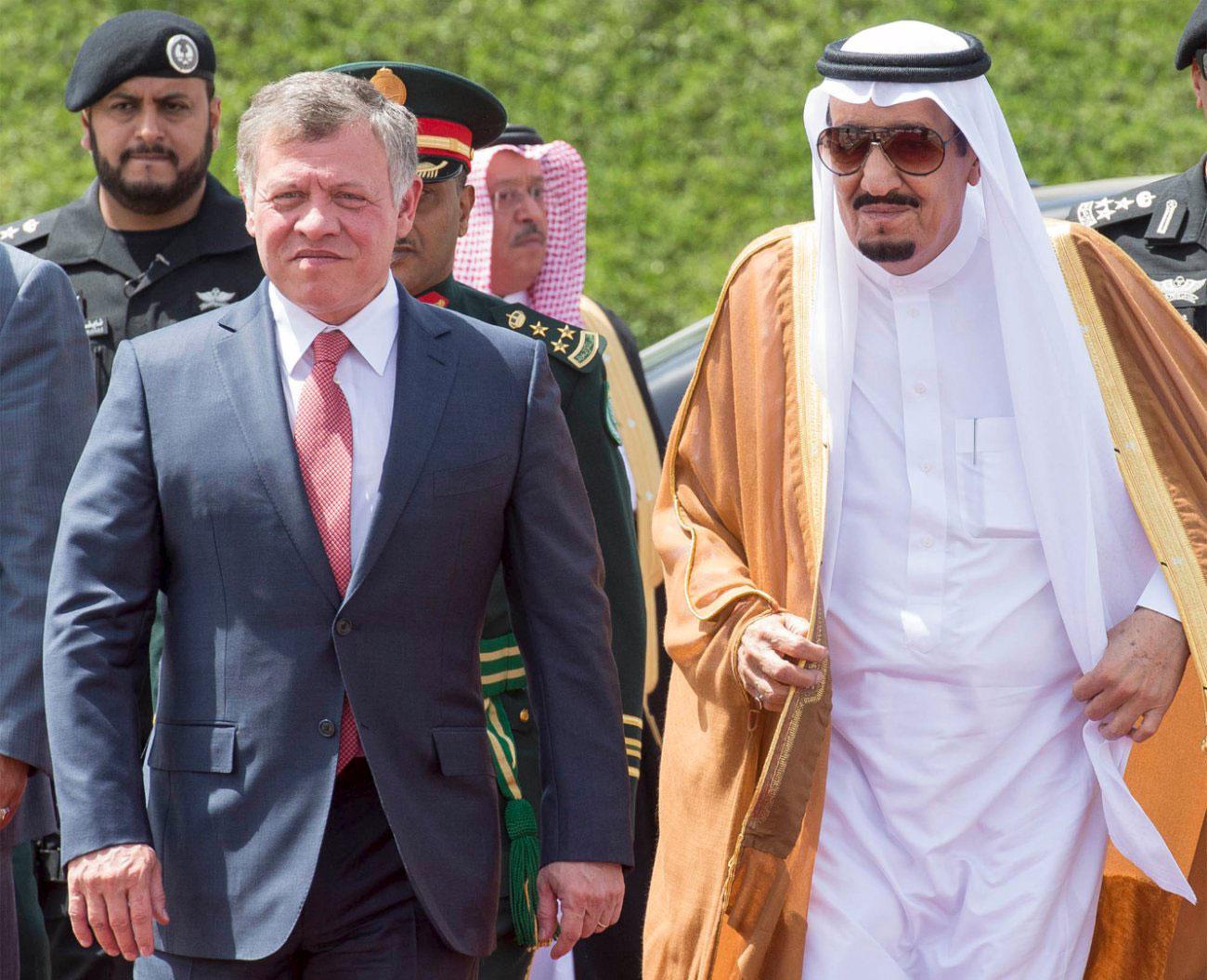 العاهل الأردني الملك عبدالله الثاني يستقبل العاهل السعودي الملك سلمان بن عبدالعزيز
