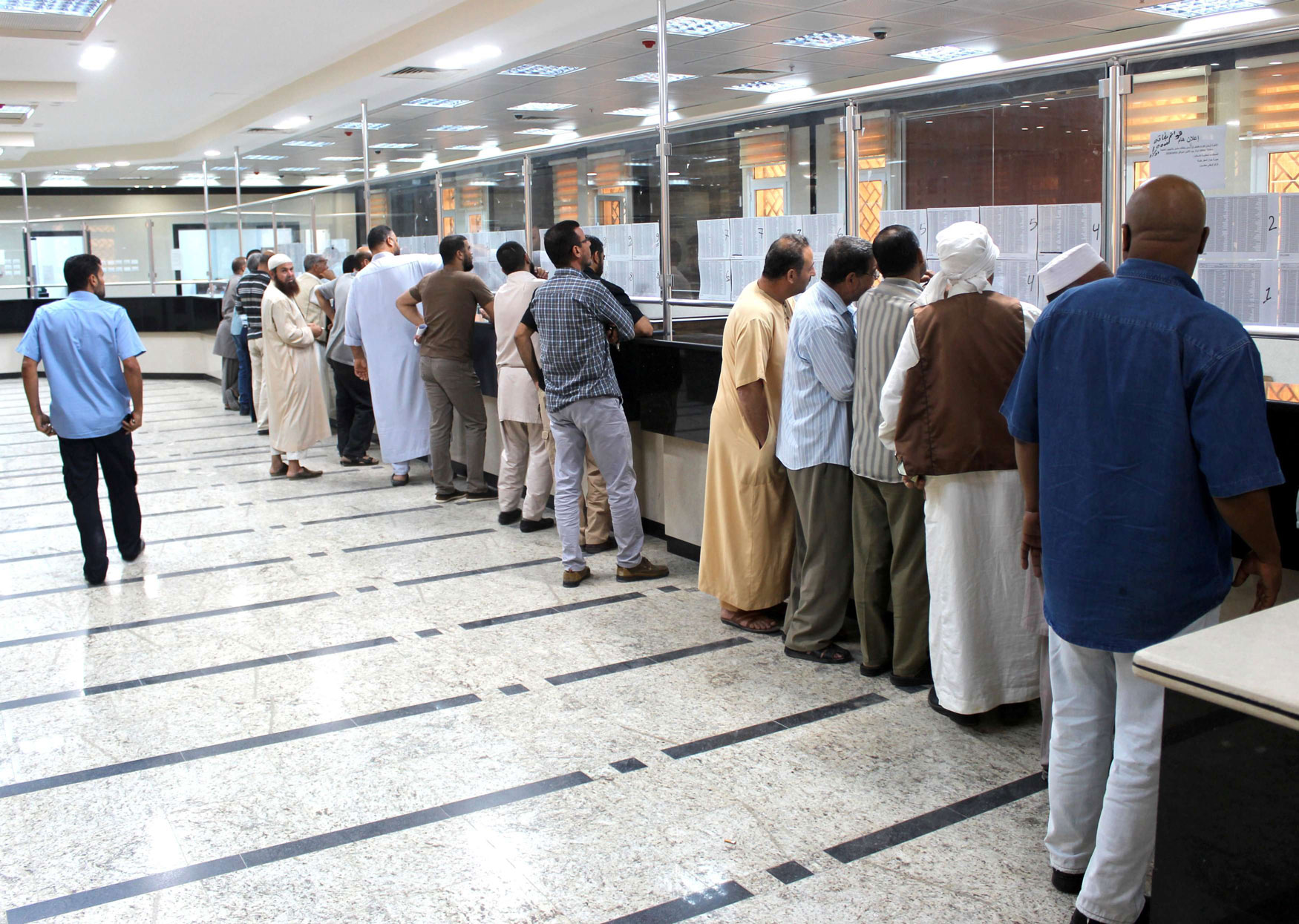 تراجع انتاج وصادرات النفط تسبب في أزمة مالية في ليبيا
