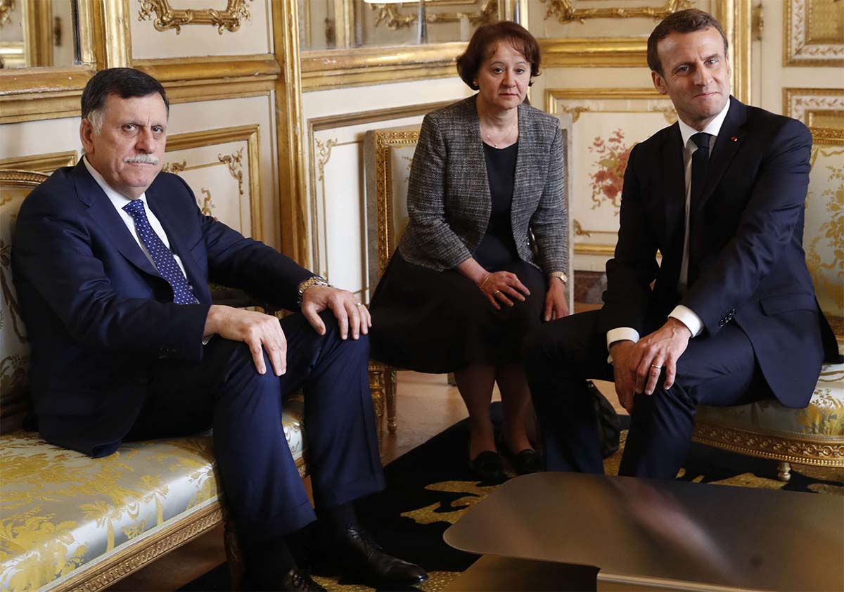 Macron in a meeting with Libyan PM Fayez al-Serraj in Paris