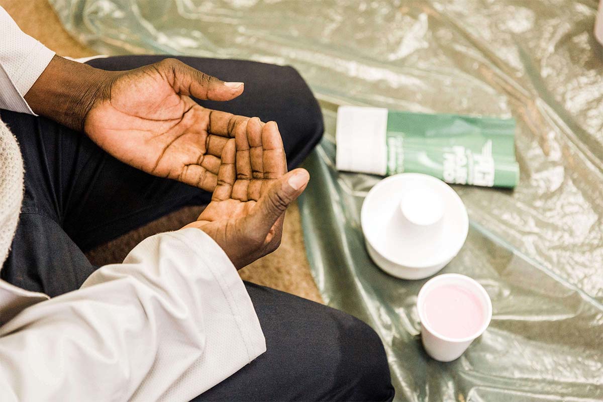 A Muslim worshipper breaks his fast during Iftar at the end of the first day of Ramadan 