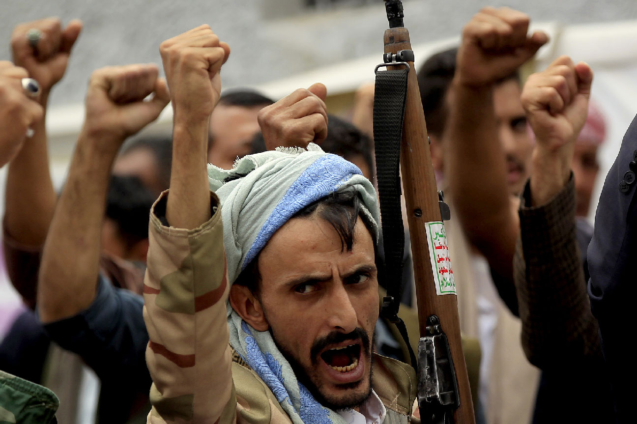 Yemenis demonstrate against the suspension of aid provided by the WFP in Sanaa