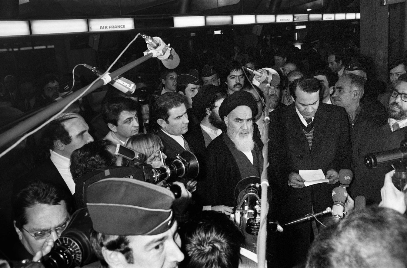 Photo taken on January 31, 1979,  shows Ayatollah Ruhollah Khomeini giving a speech as journalists surround him at Roissy airport near Paris