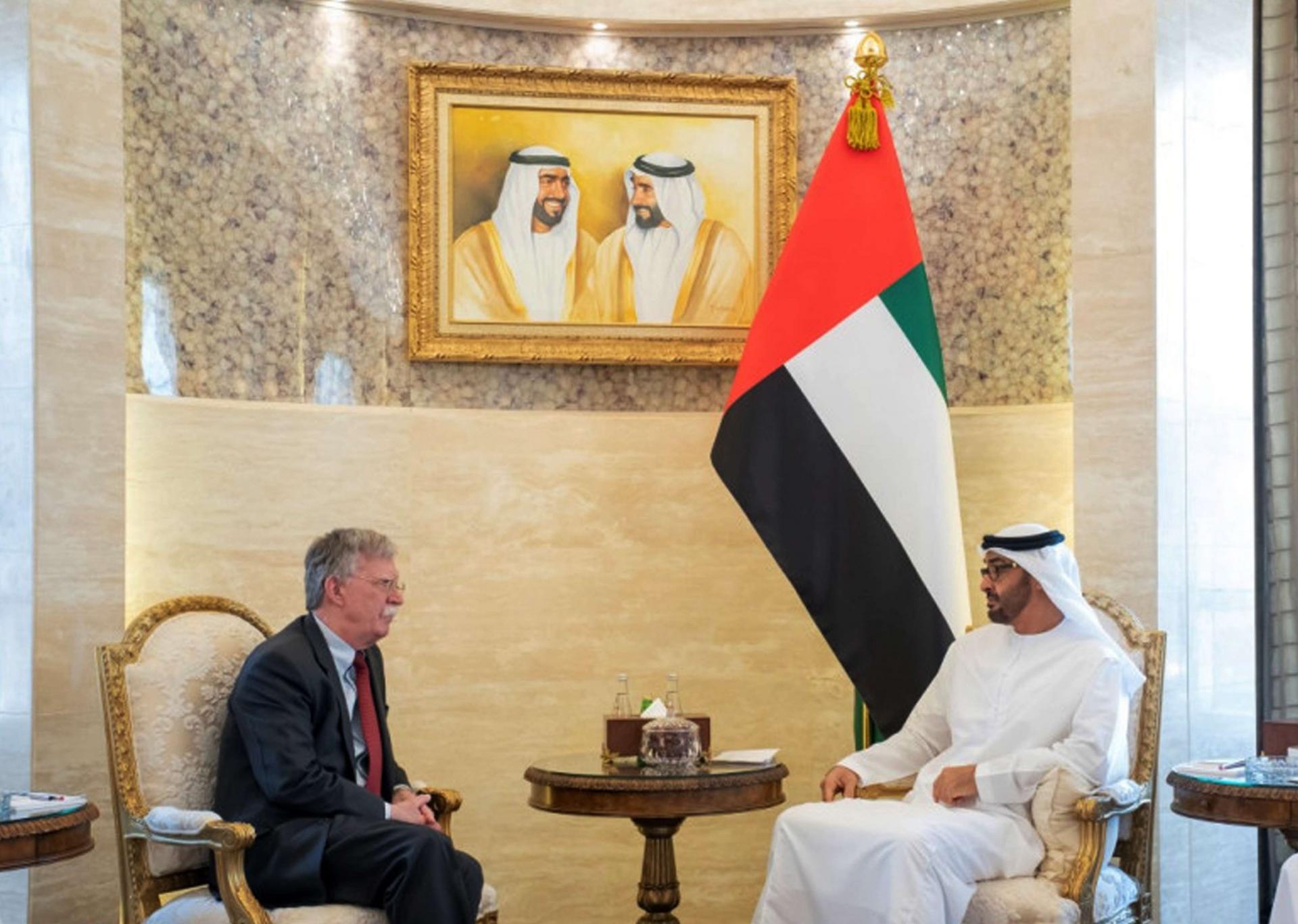 مستشار الأمن القومي الأميركي جون بولتون وولي عهد ايوظبي الشيخ محمد بن زايد ال نهيان